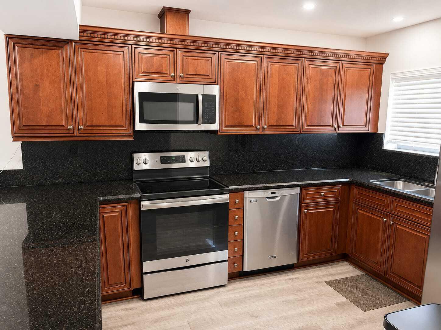 725 BANKS Road — Photo 3