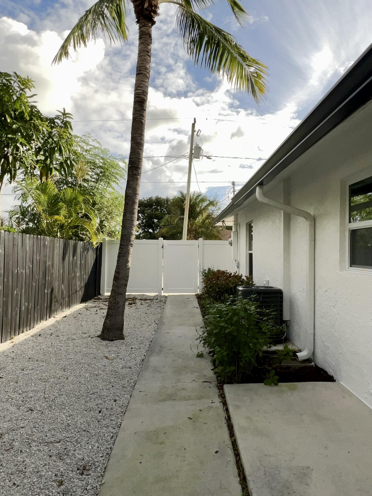 140 SW 5th Avenue — Photo 4