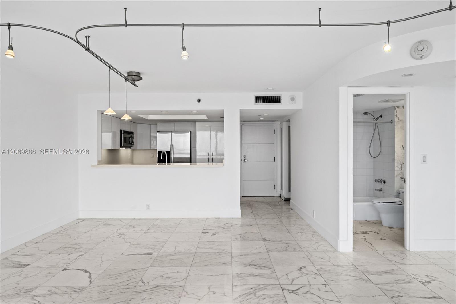 400 S Pointe Dr # 1905 — Photo 4