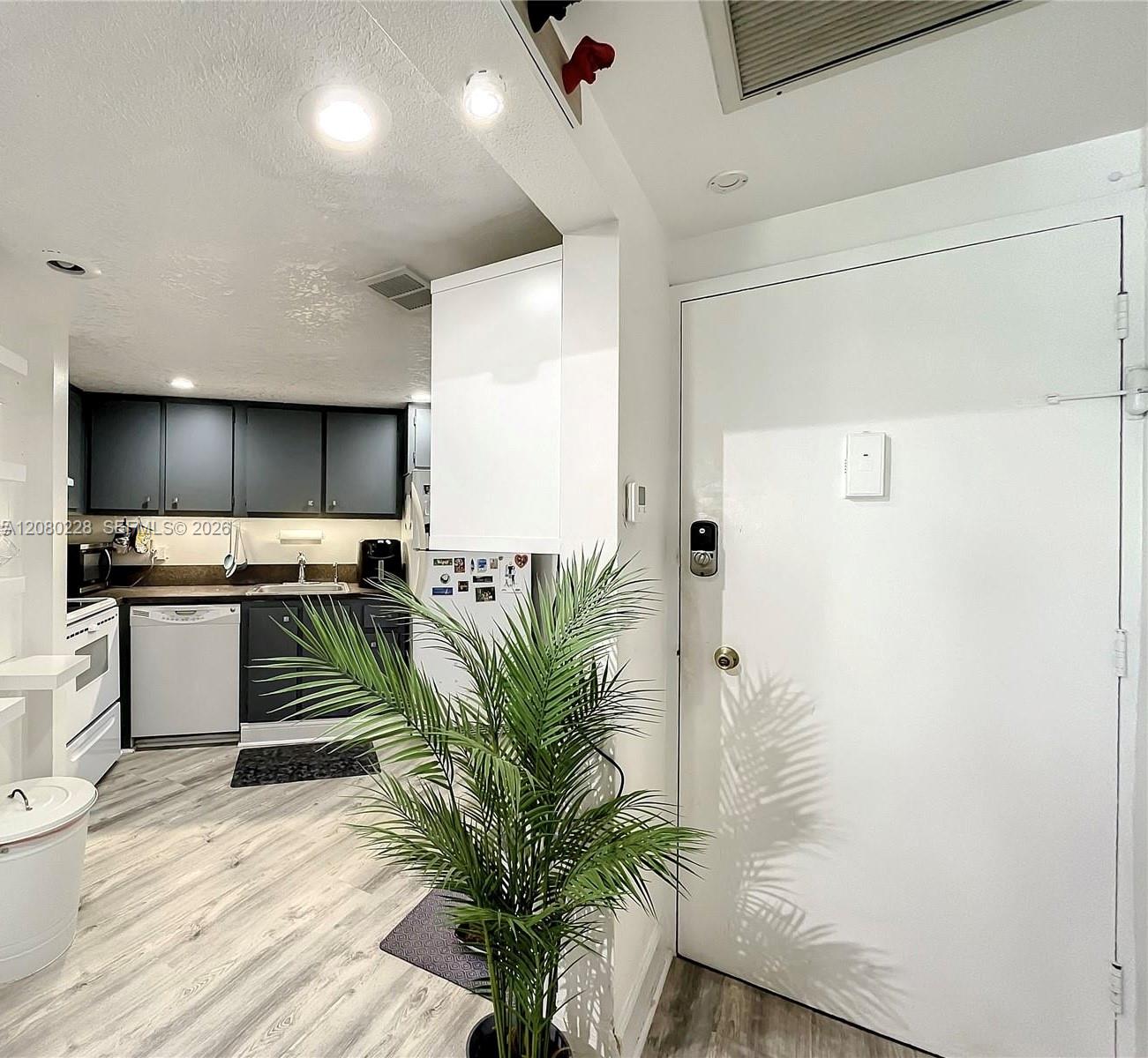 999 Brickell Bay Dr # 1010 — Photo 2