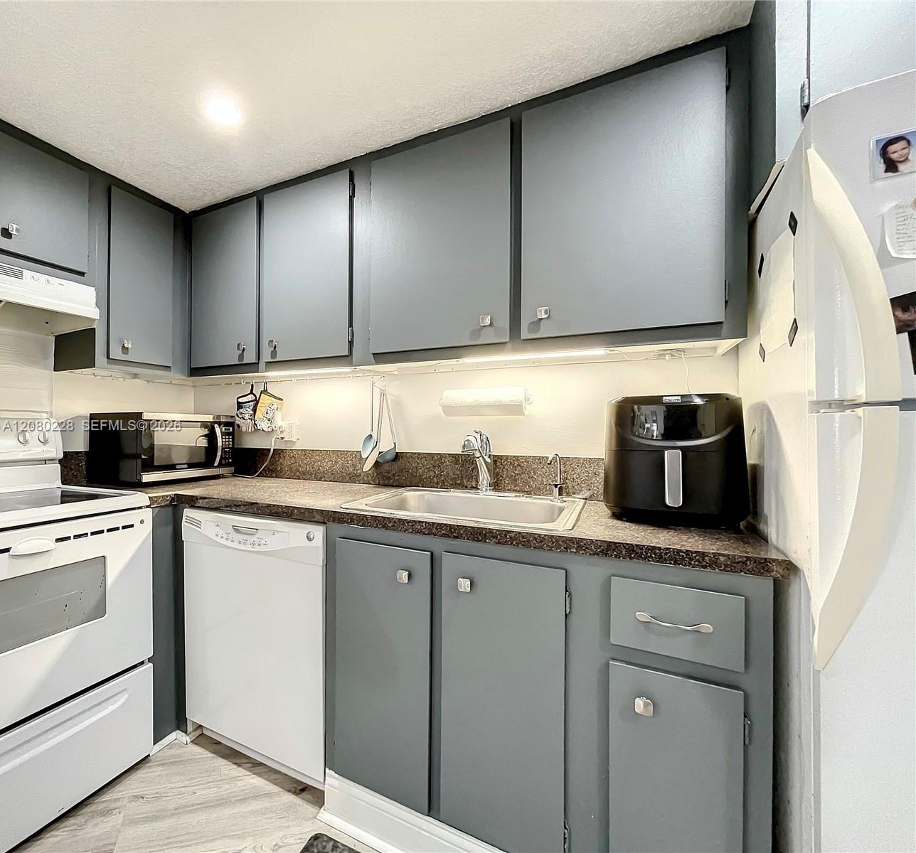 999 Brickell Bay Dr # 1010 — Photo 3