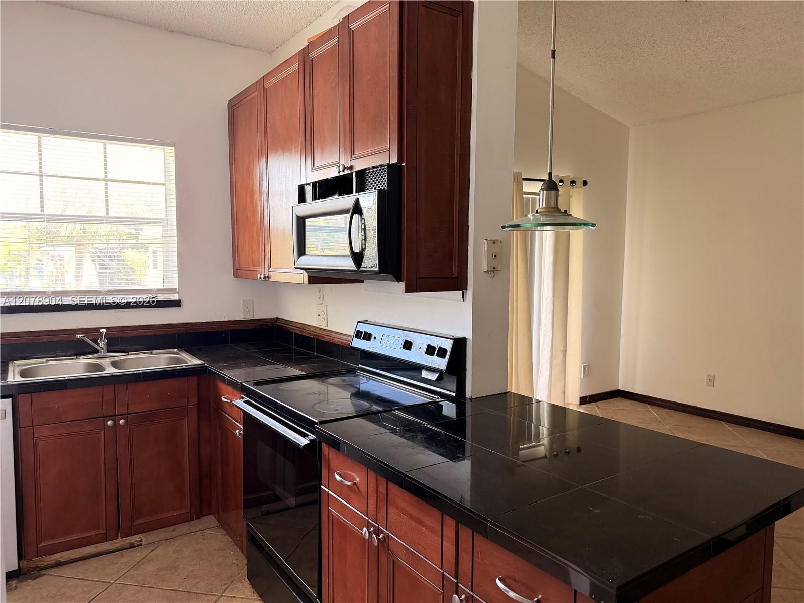 891 Cypress Park Way # P6 — Photo 3