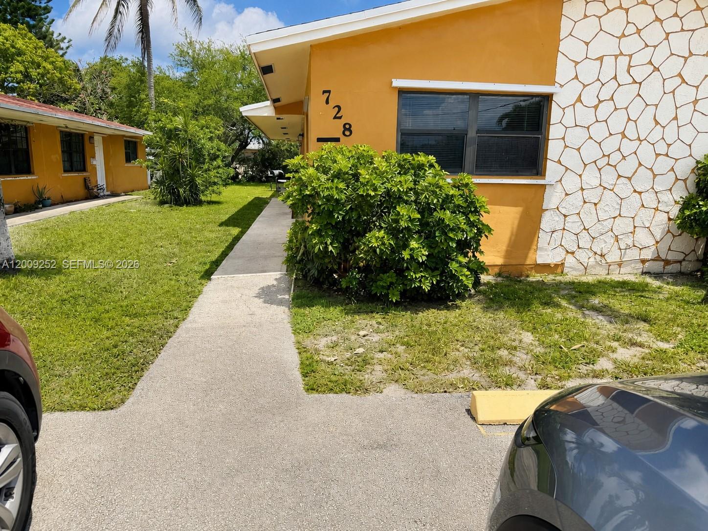 728 SW 7th St # 2, Hallandale Beach FL 33009