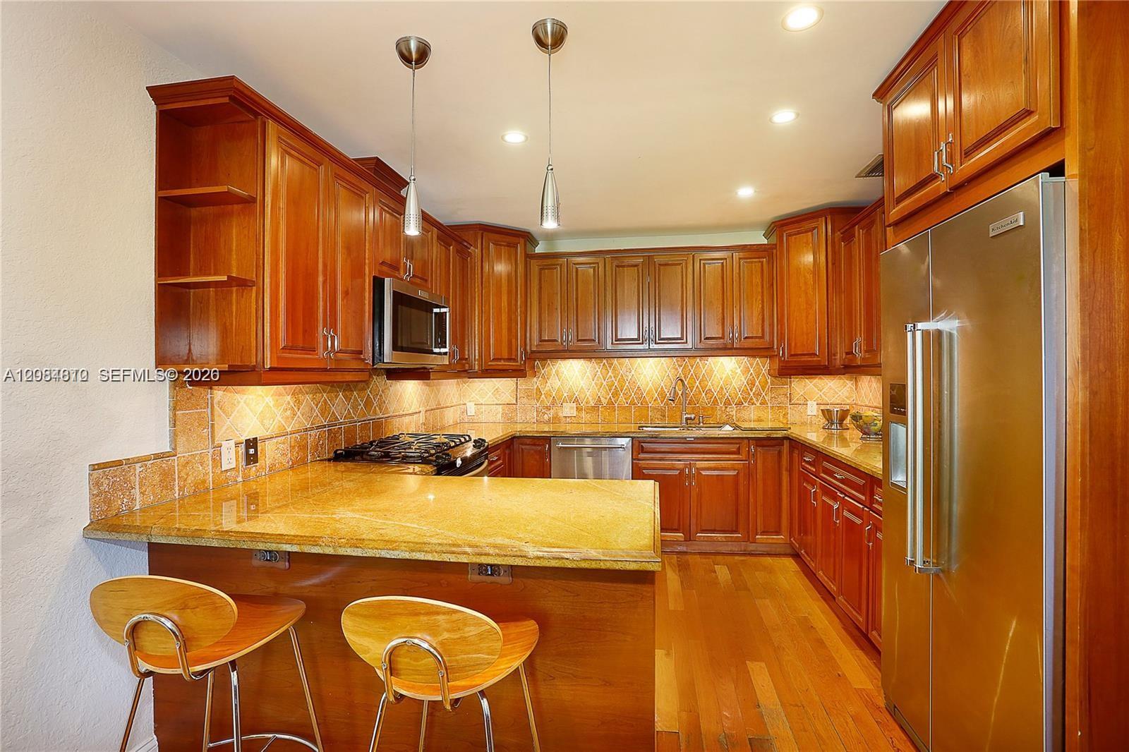 537 Zamora Ave — Photo 3