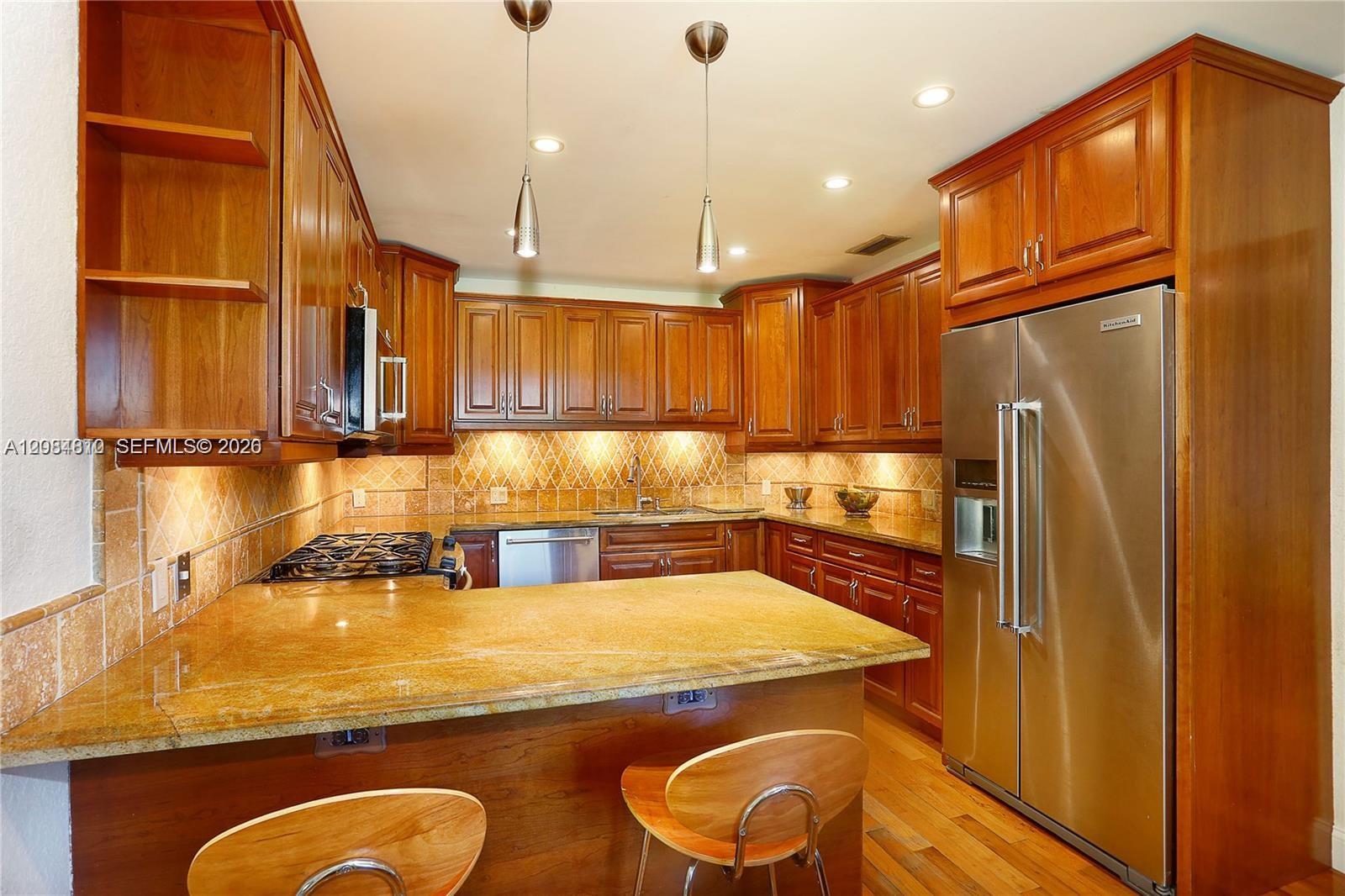 537 Zamora Ave — Photo 4