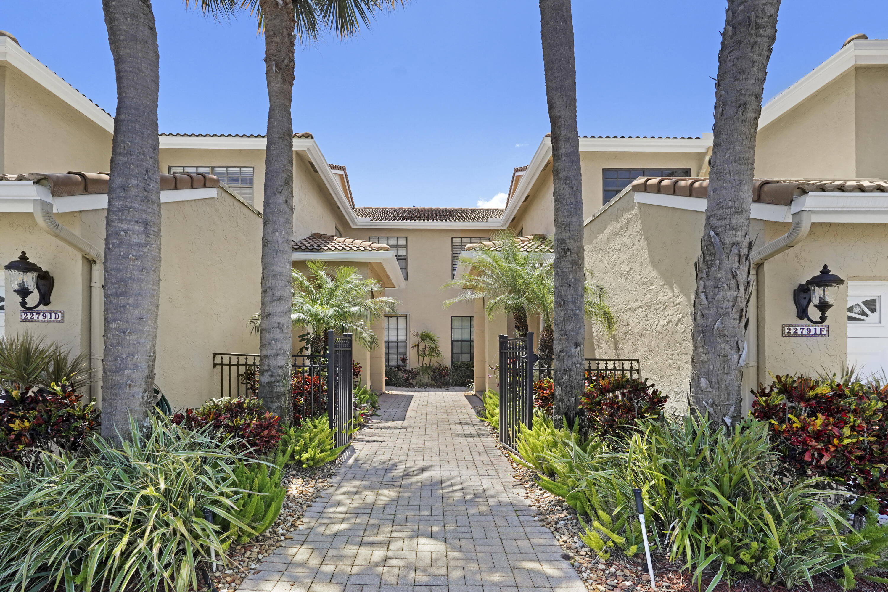22791 TRELAWNY Terrace # D — Photo 3