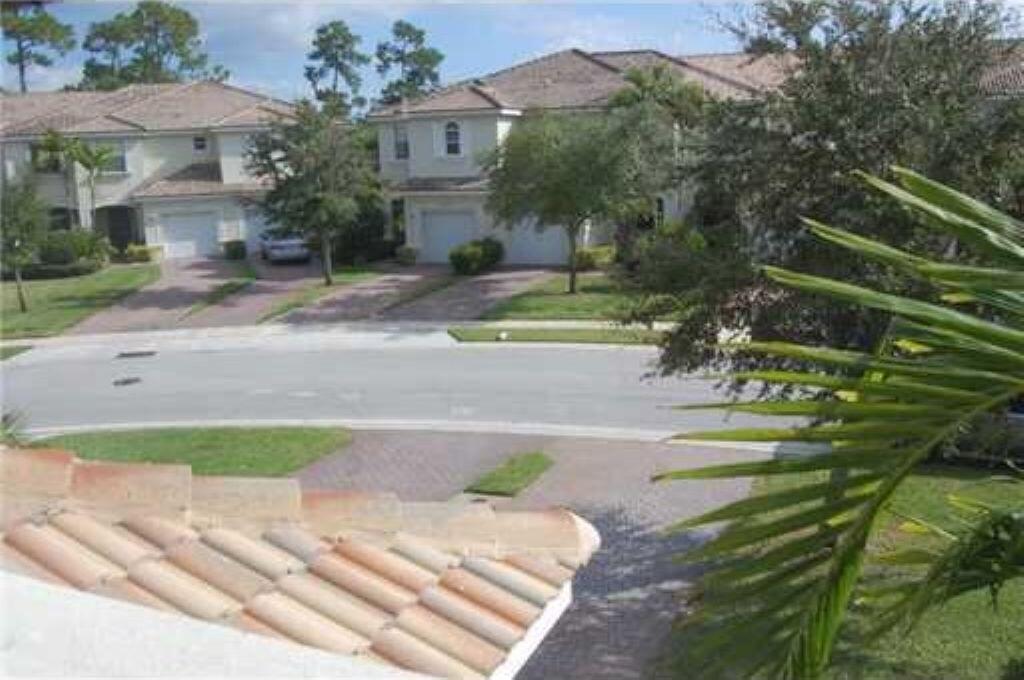 13377 Georgian Court — Photo 3