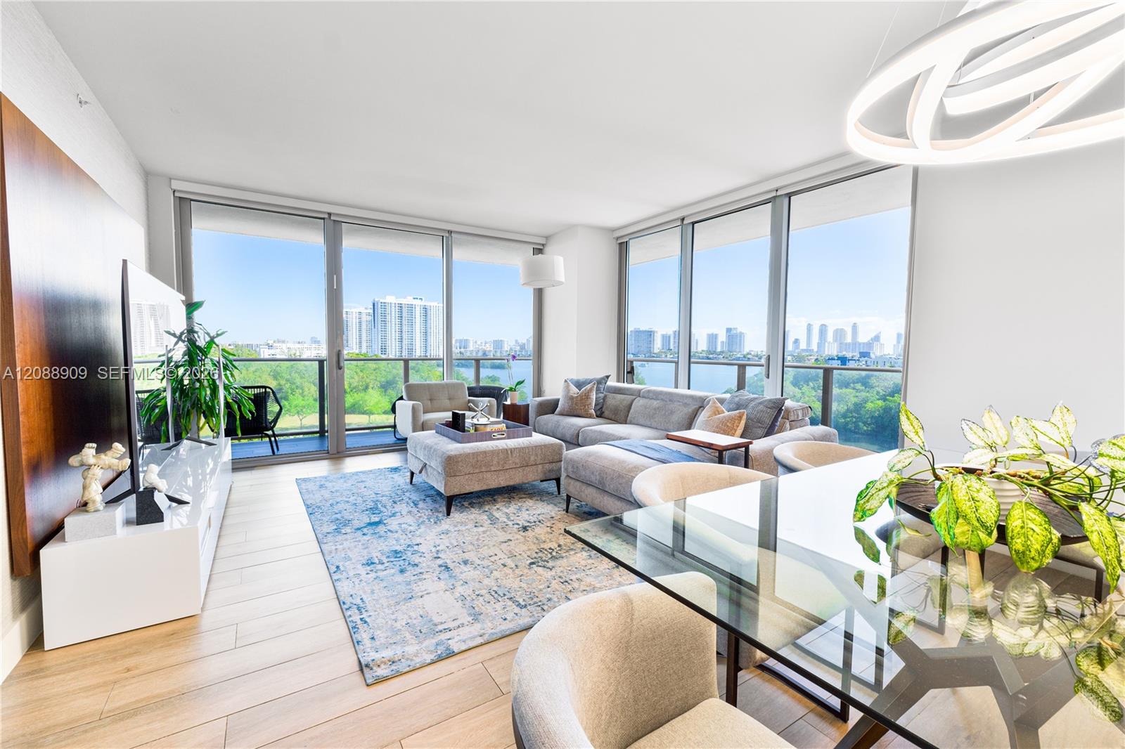 16385 Biscayne Blvd # 707, North Miami Beach FL 33160