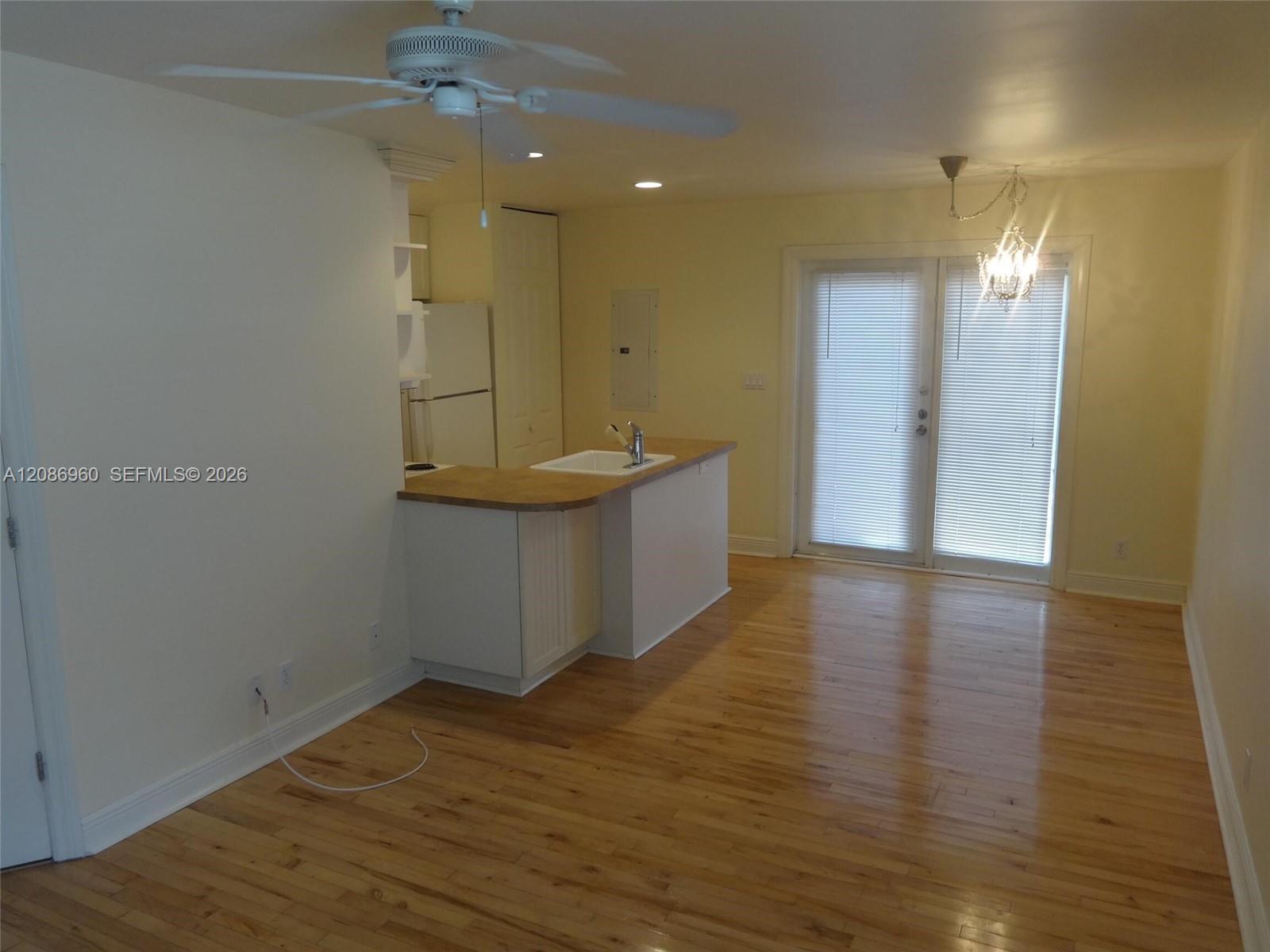 1212 SE 6th St # 4 — Photo 4