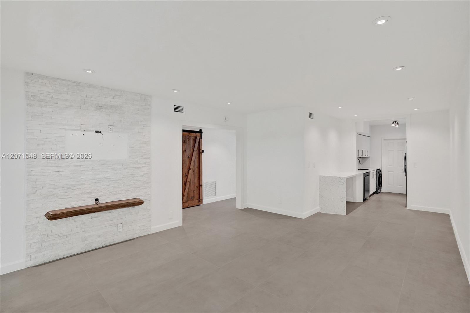 350 S Shore Dr # 12 — Photo 3
