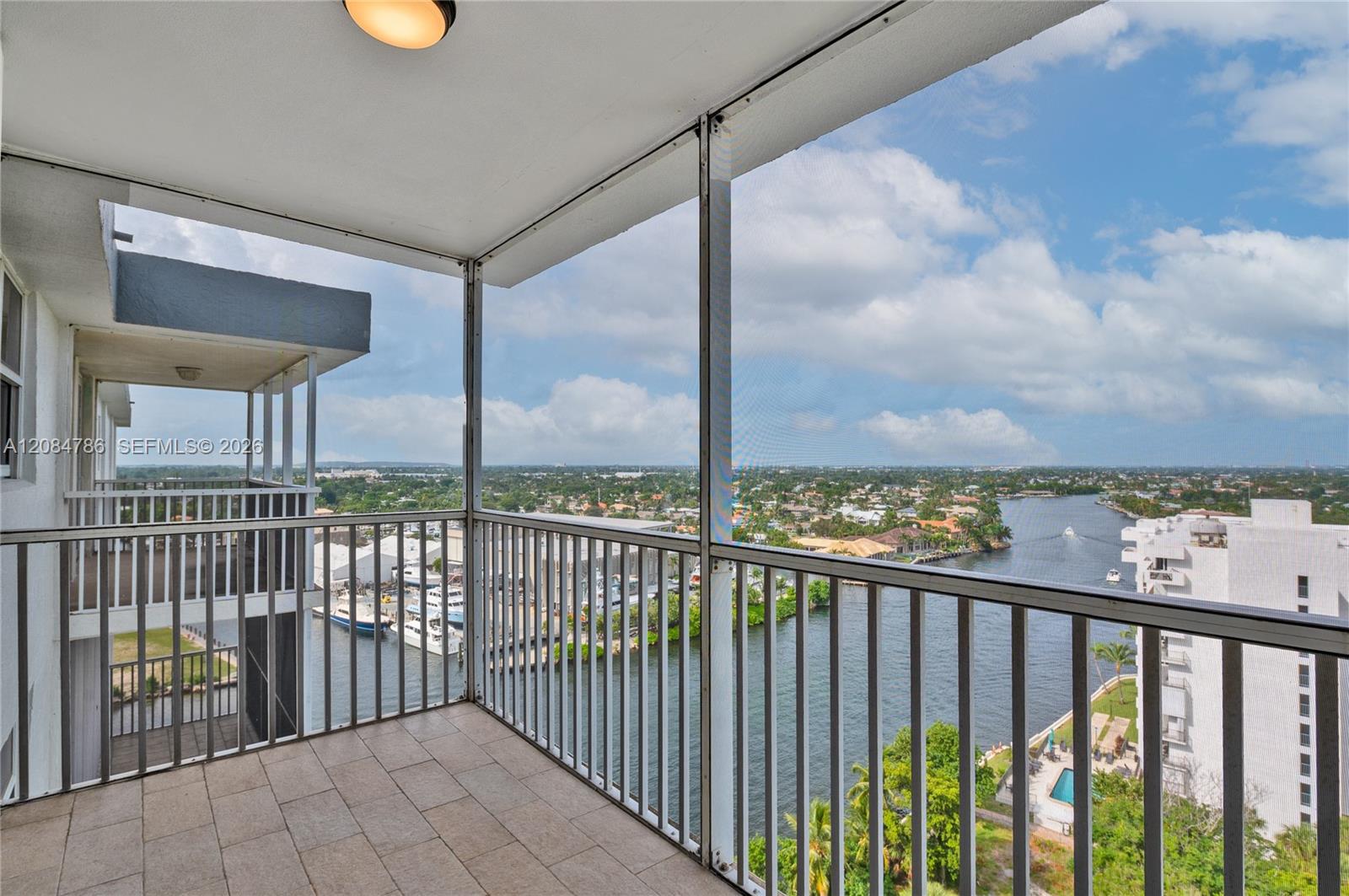1505 N Riverside Dr # 1507 — Photo 2