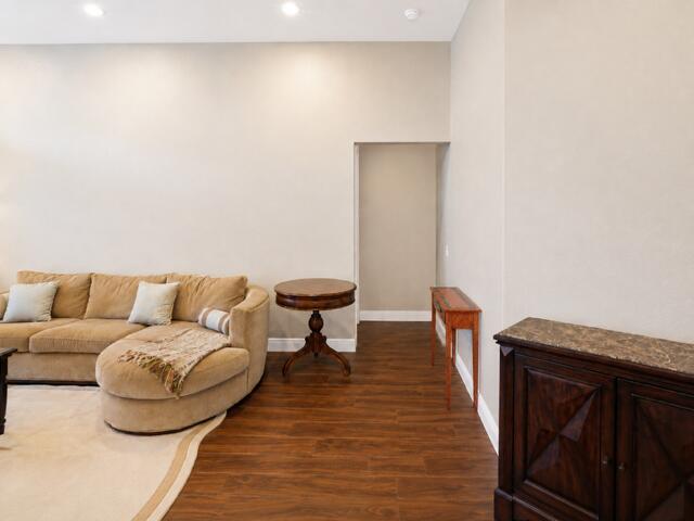6400 Squirewood Way — Photo 5