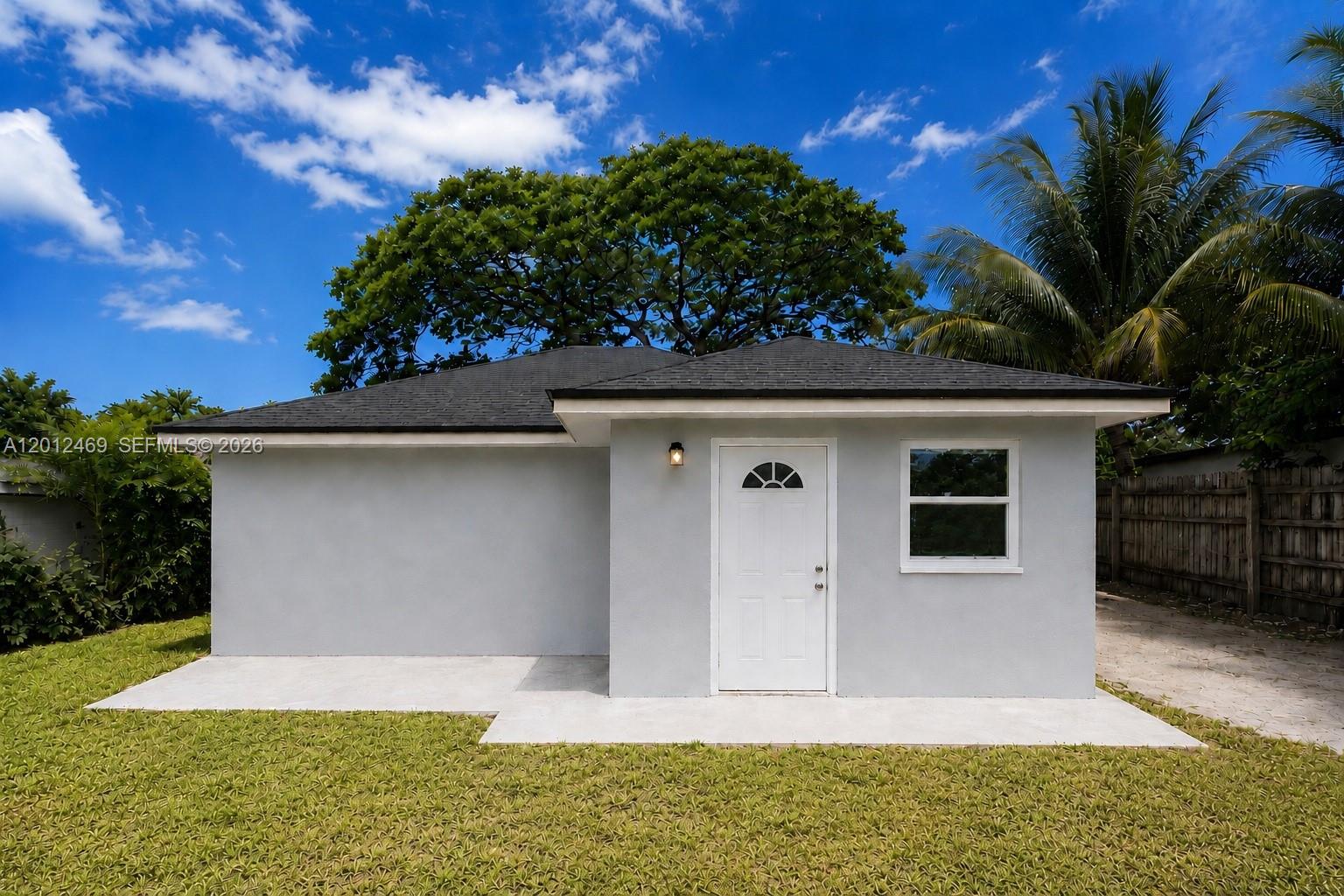 1861 NW 112th St, Miami FL 33167