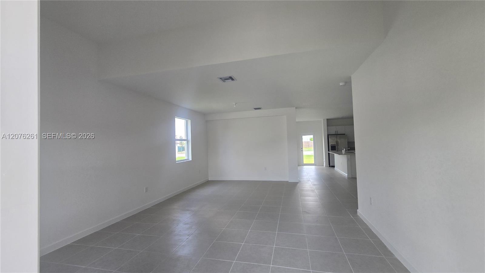 2475 SE 29th Dr — Photo 3