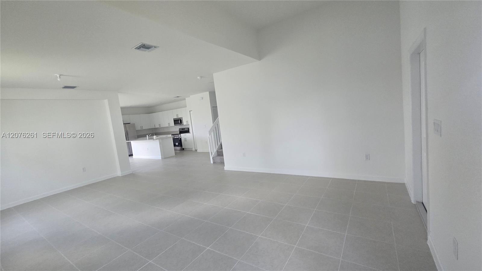 2475 SE 29th Dr — Photo 4