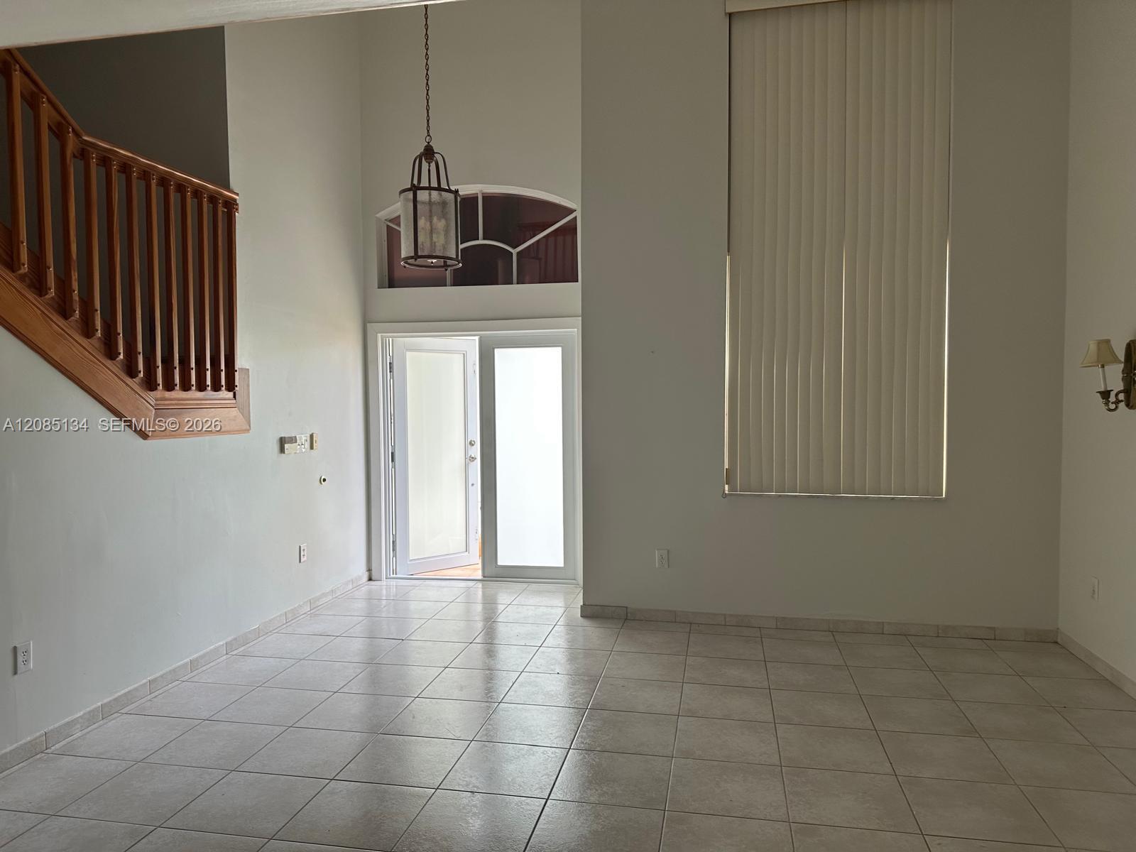 9425 SW 155th Ave — Photo 3