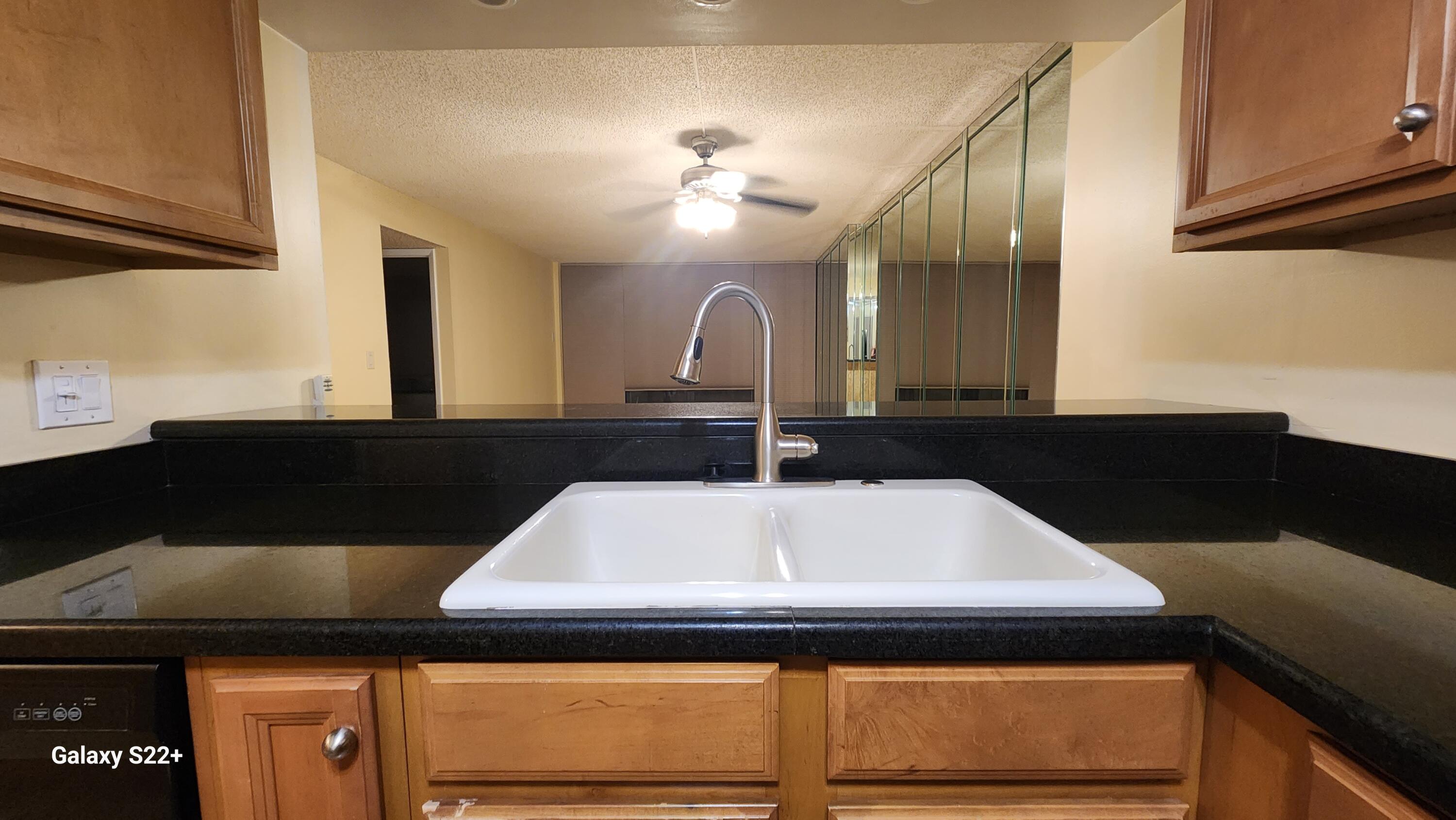 17 ROYAL PALM Way # 3030 — Photo 4
