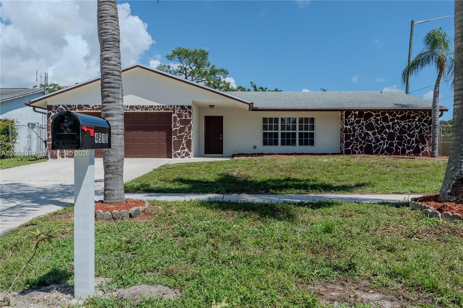 4513 Blue Pine Cir — Photo 2