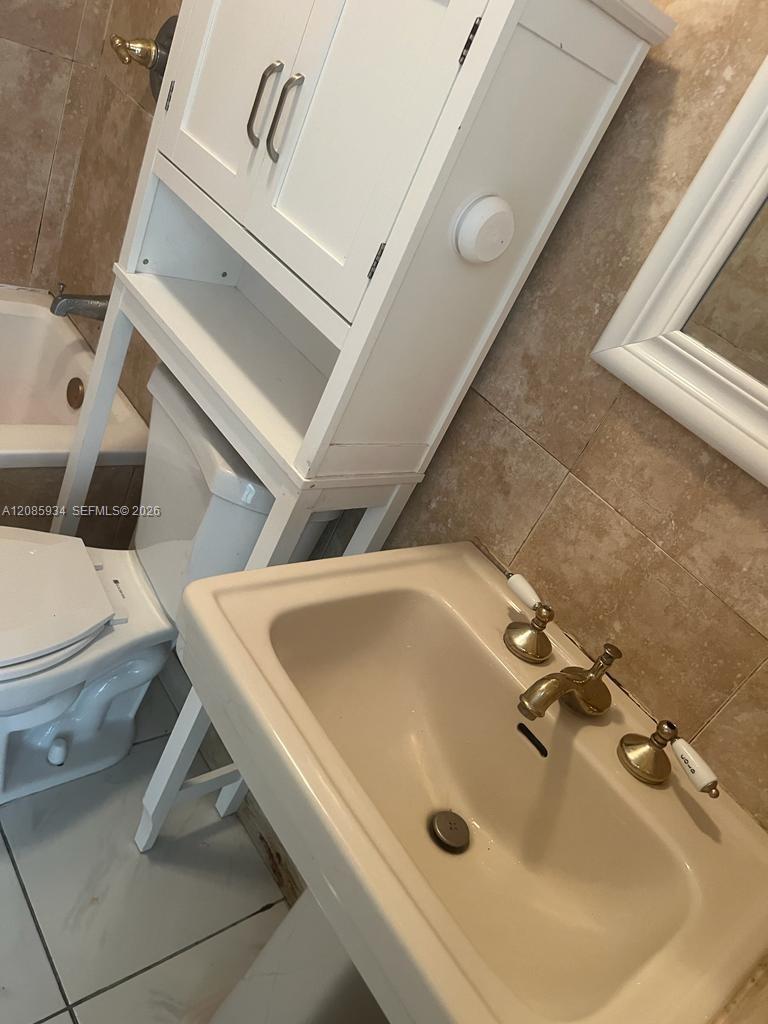 526 SW 64th Ave # 5 — Photo 3
