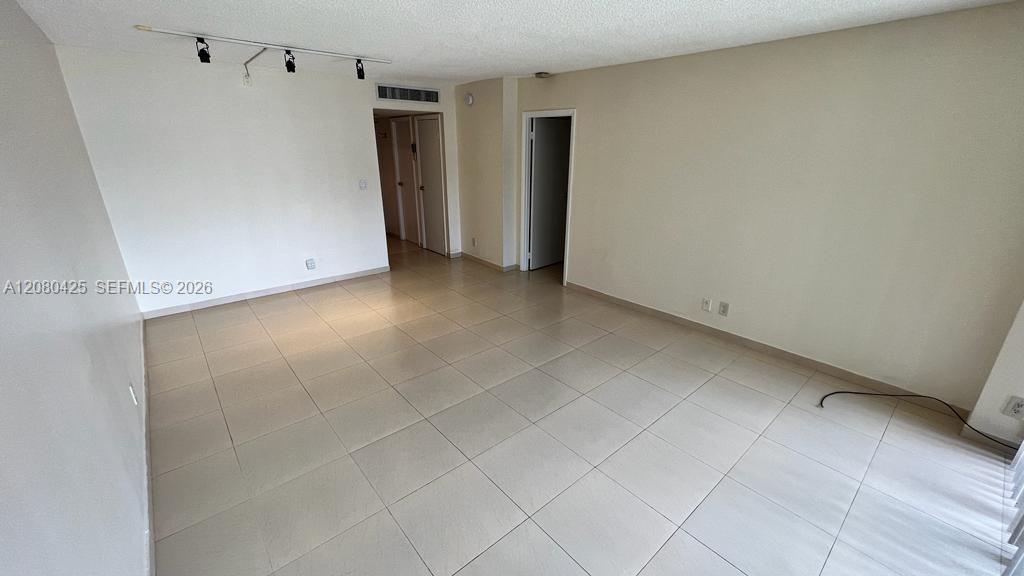 20500 W Country Club Dr # 204 — Photo 4