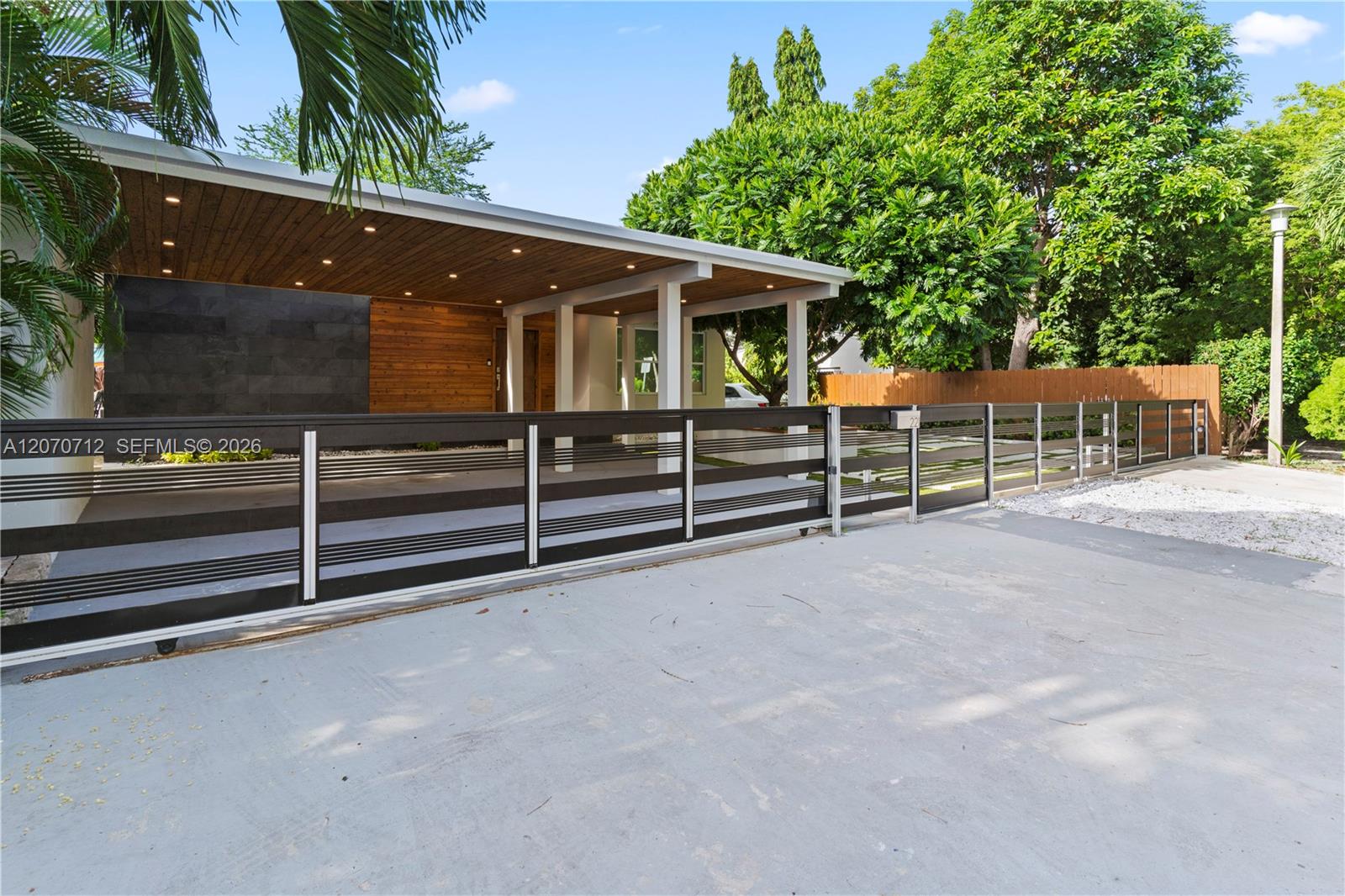 221 NE 44th St View 1