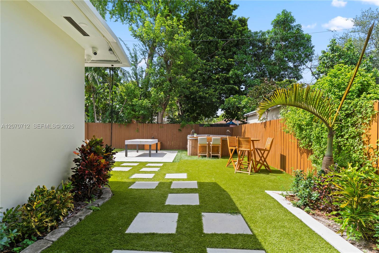 221 NE 44th St View 11