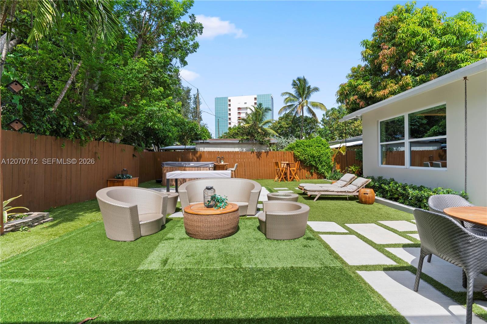 221 NE 44th St View 5