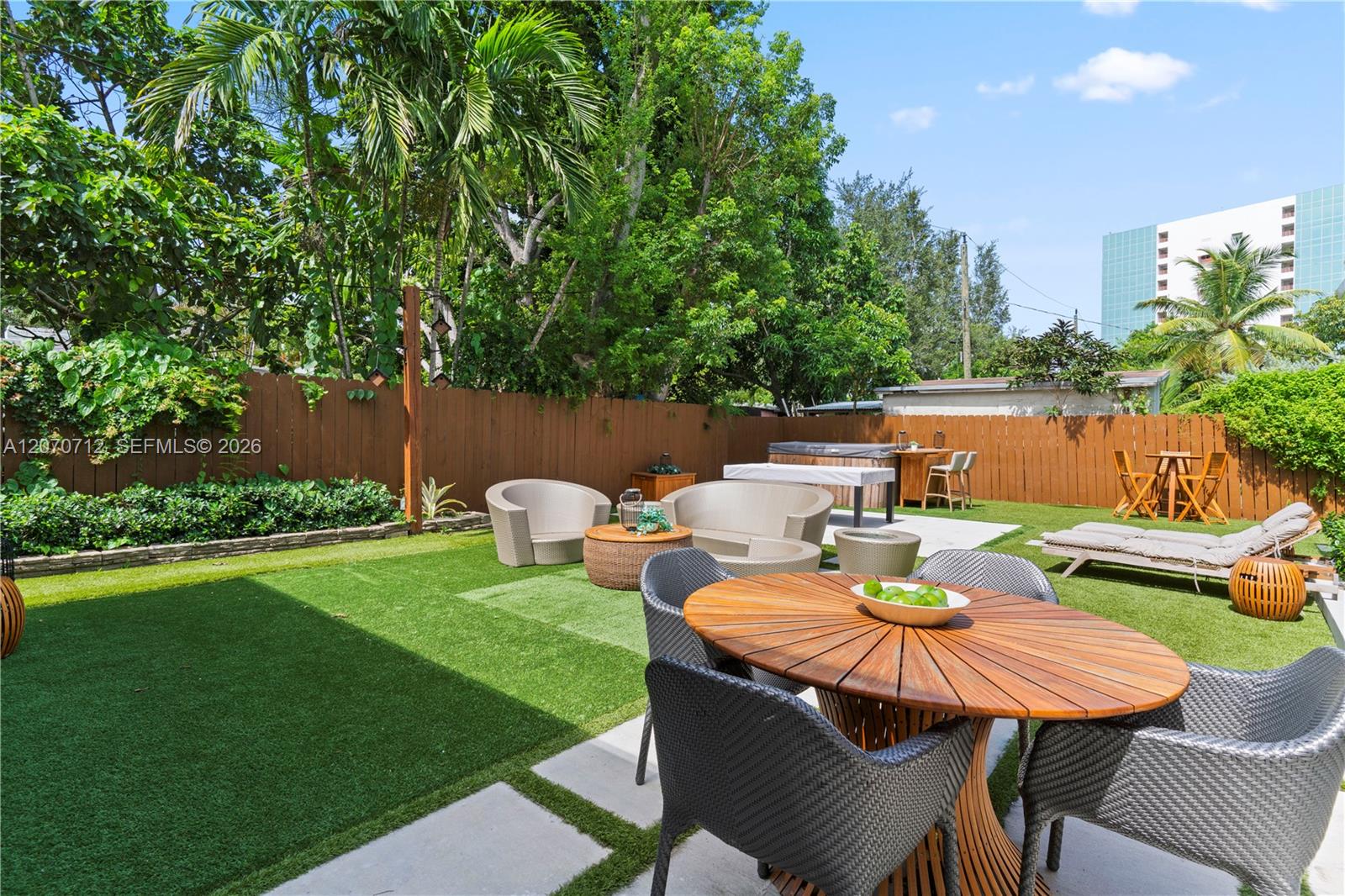 221 NE 44th St View 9