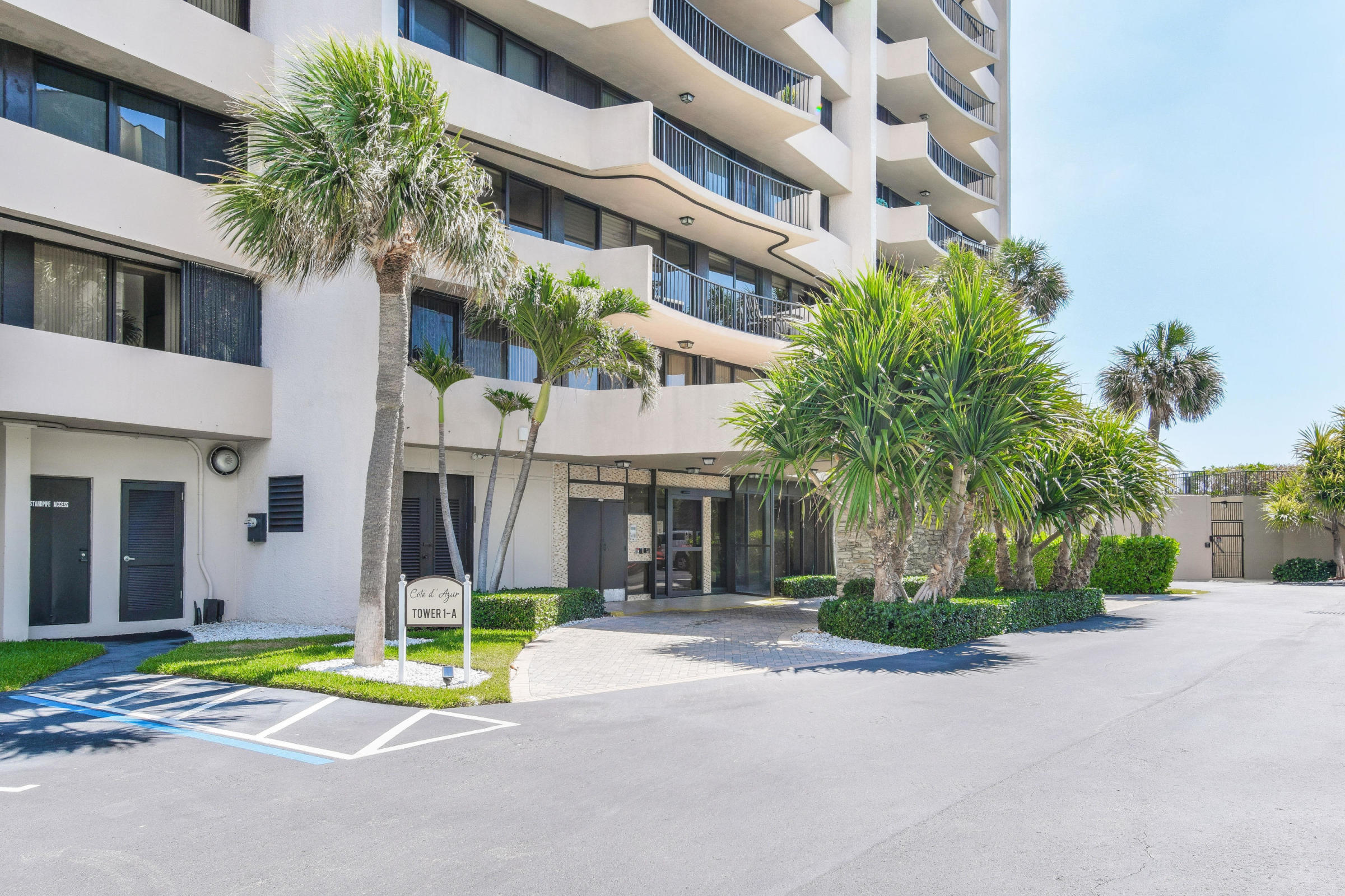 4200 N Ocean Drive # 304 — Photo 3