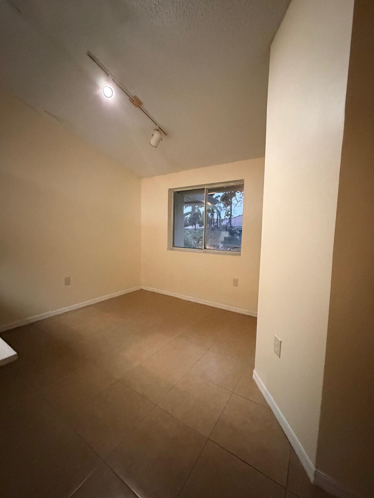 21202 GLENMOOR Drive # 21202 — Photo 4