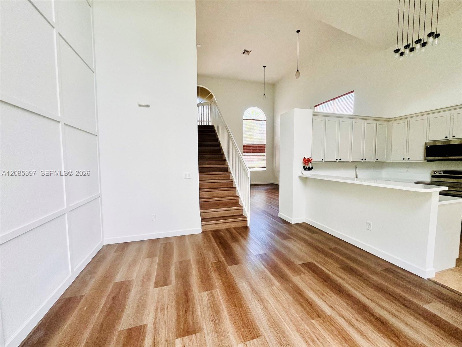 1261 NE 37th Pl — Photo 5