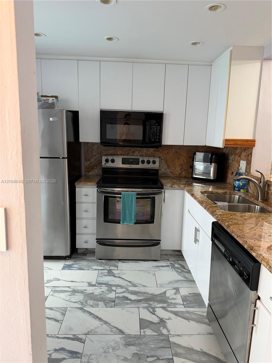 320 NE 12th Ave # 506 — Photo 3