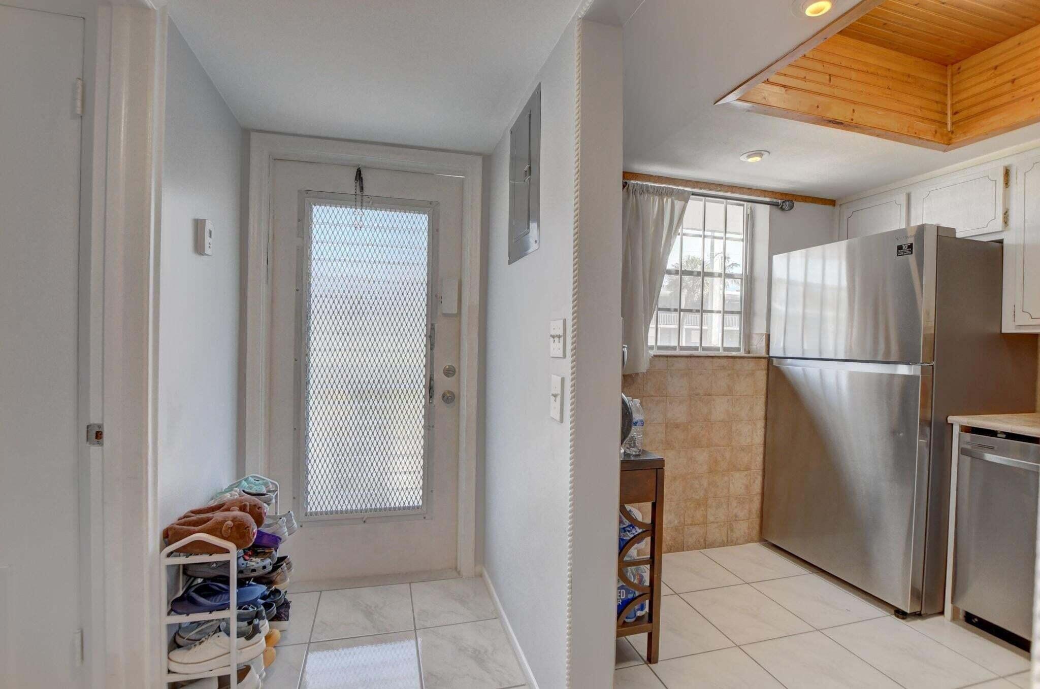899 SE 2nd Avenue # 215 — Photo 3