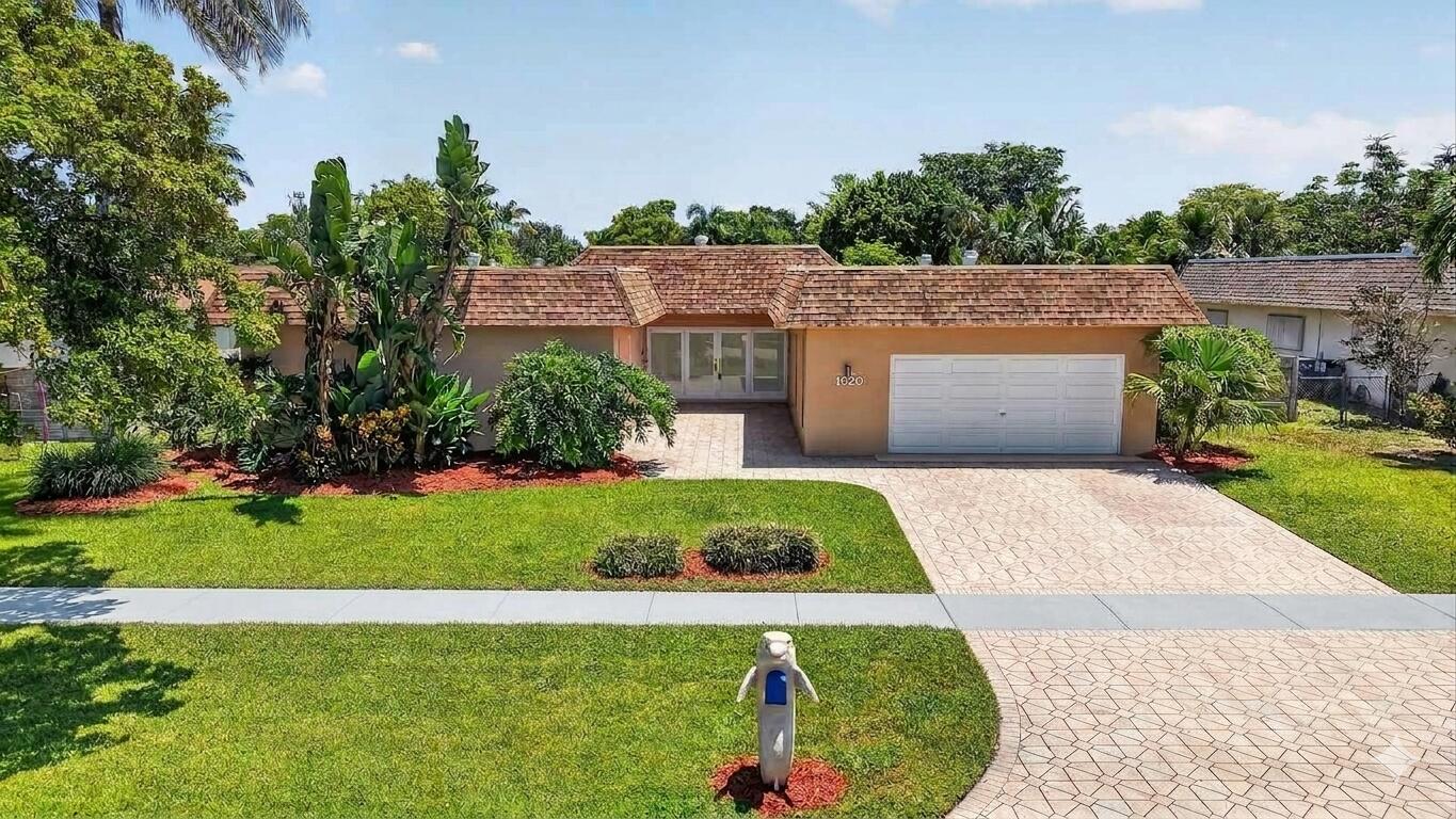 1820 SW 67th Terrace, Plantation FL 33317