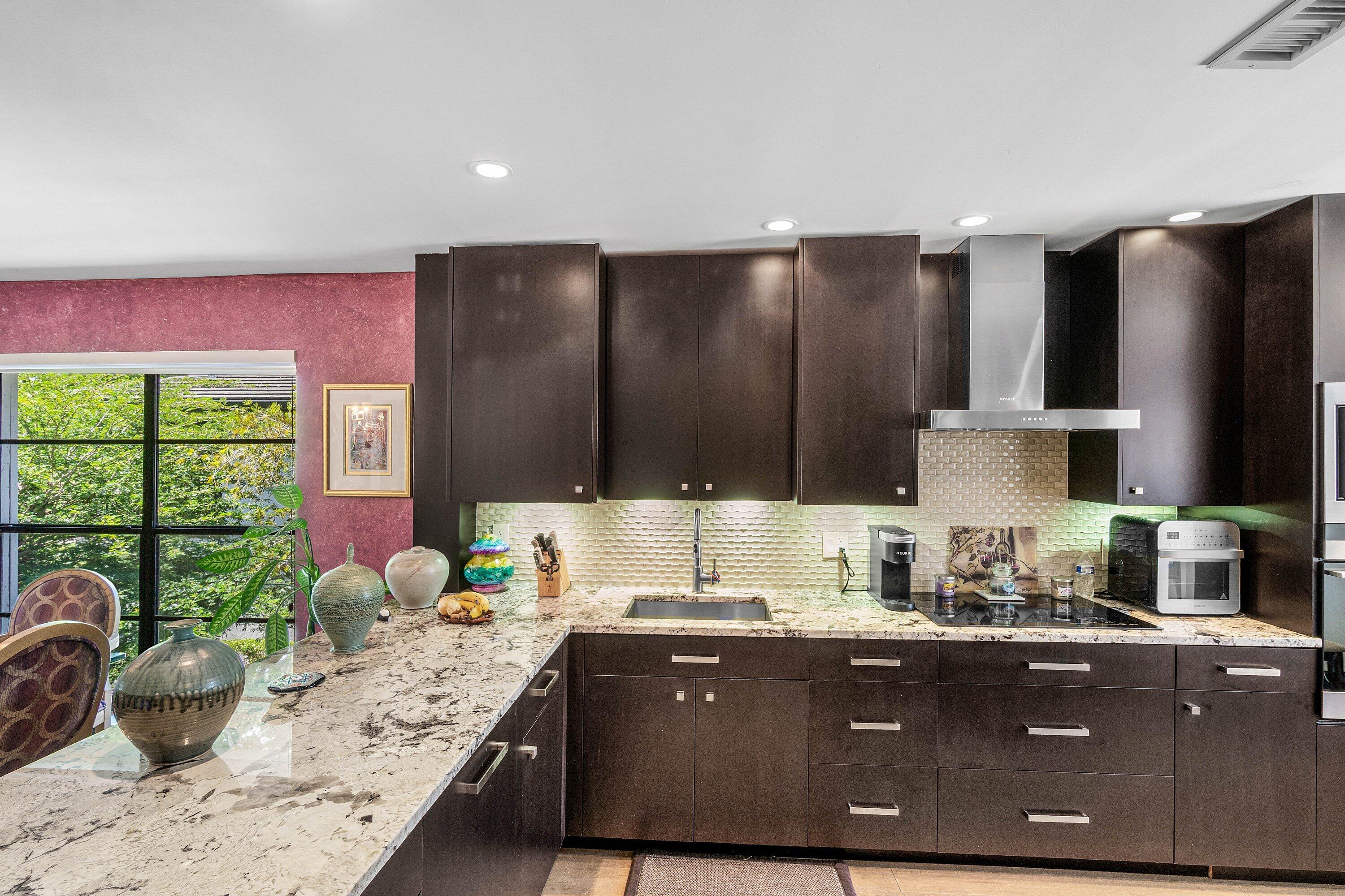 7 SOUTHPORT Lane # H — Photo 5
