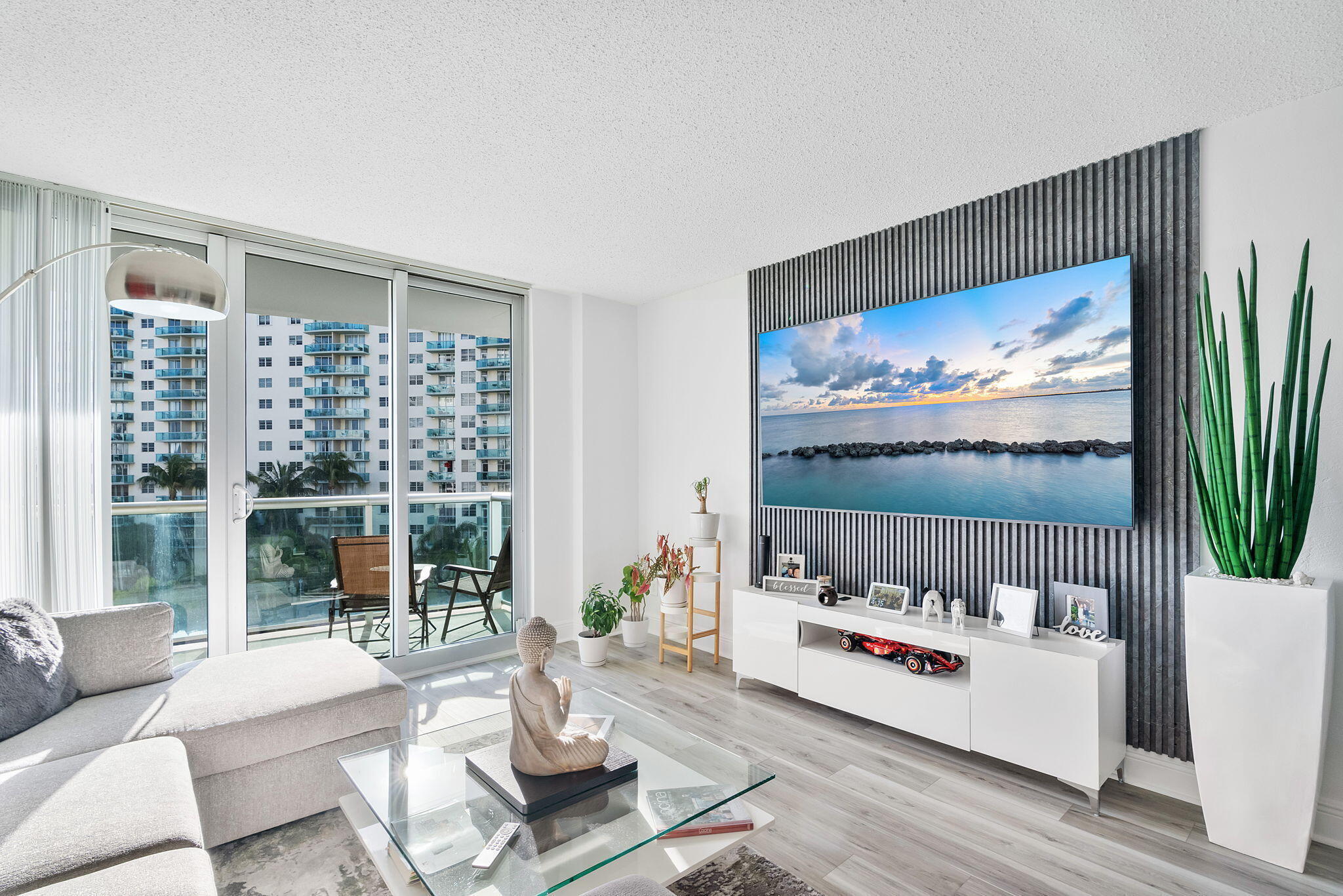 19380 Collins Avenue # 523 View 4