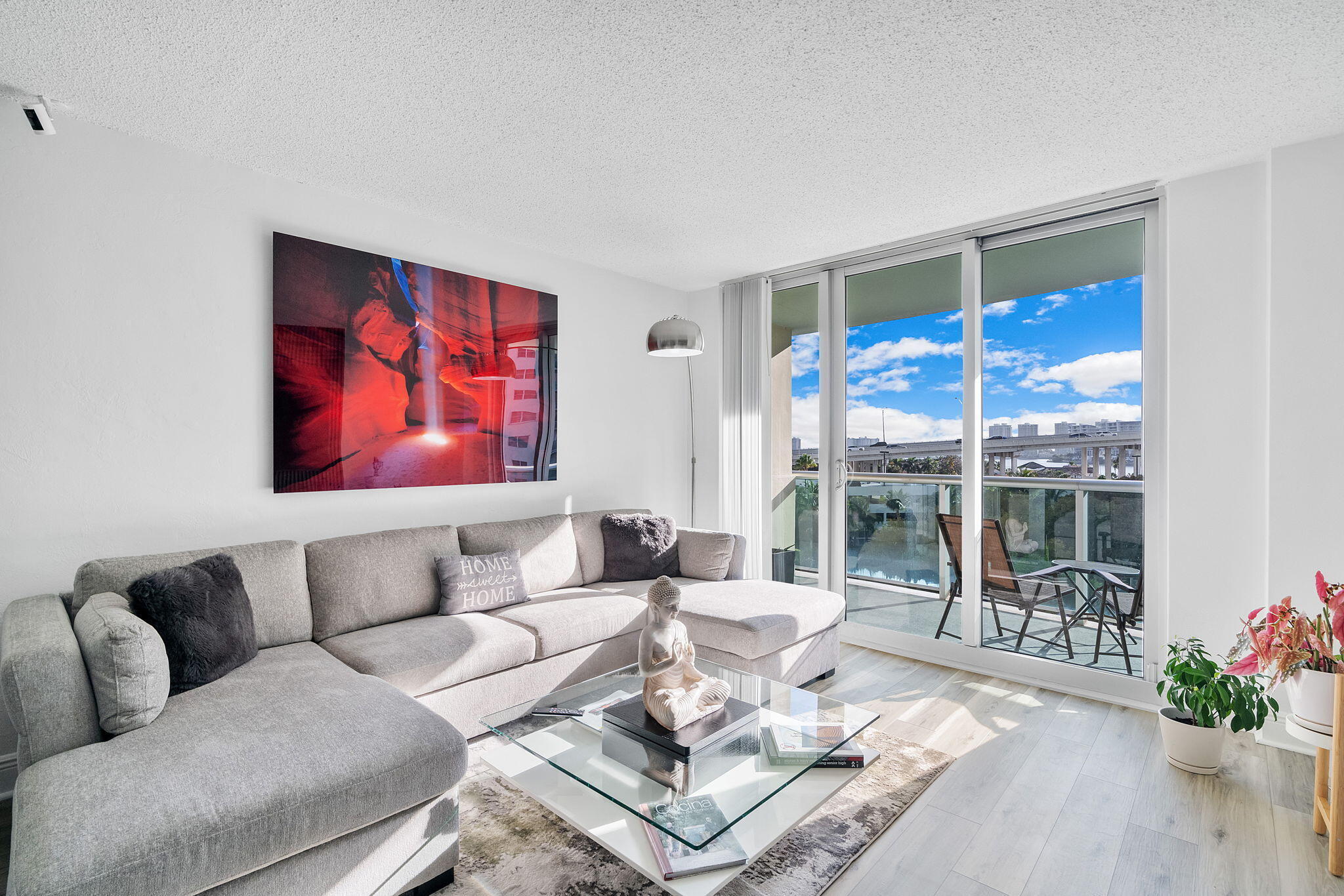 19380 Collins Avenue # 523 View 1