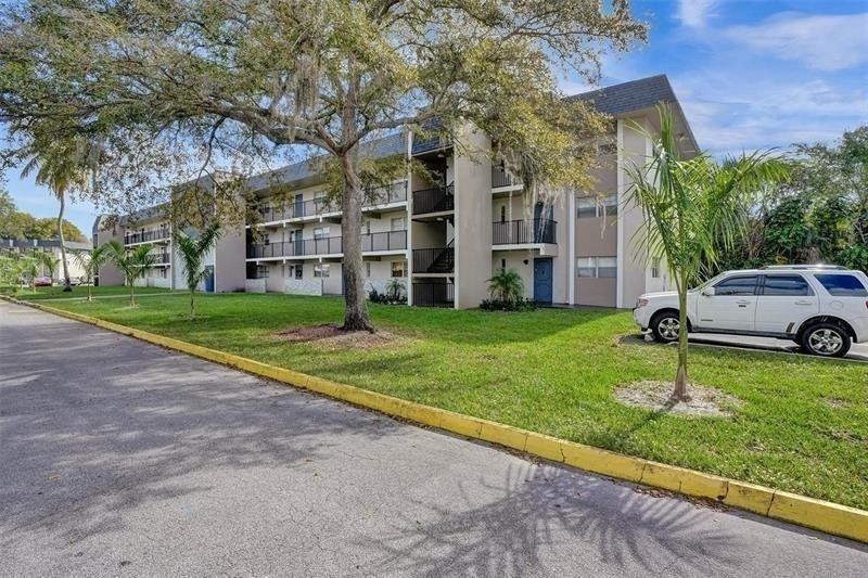 8000 Colony Circle # 201, Tamarac FL 33321