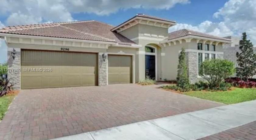 9296 Porto Way — Photo 2