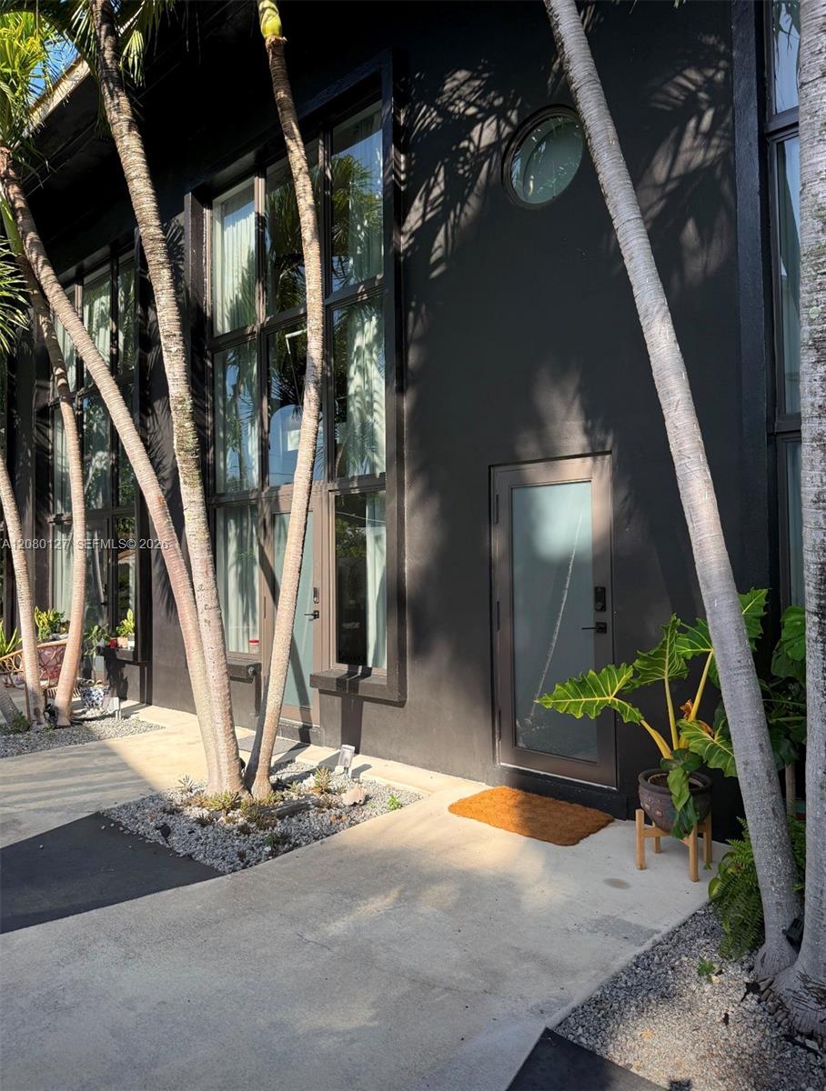 1040 NE 78th St Rd # 5 — Photo 4