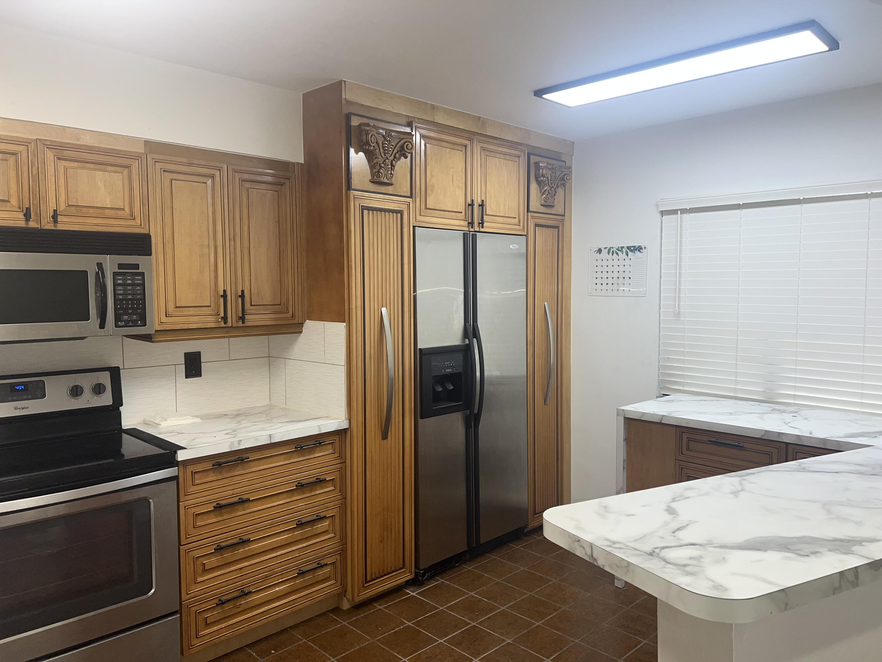 2202 S CYPRESS BEND Drive # 801 — Photo 3