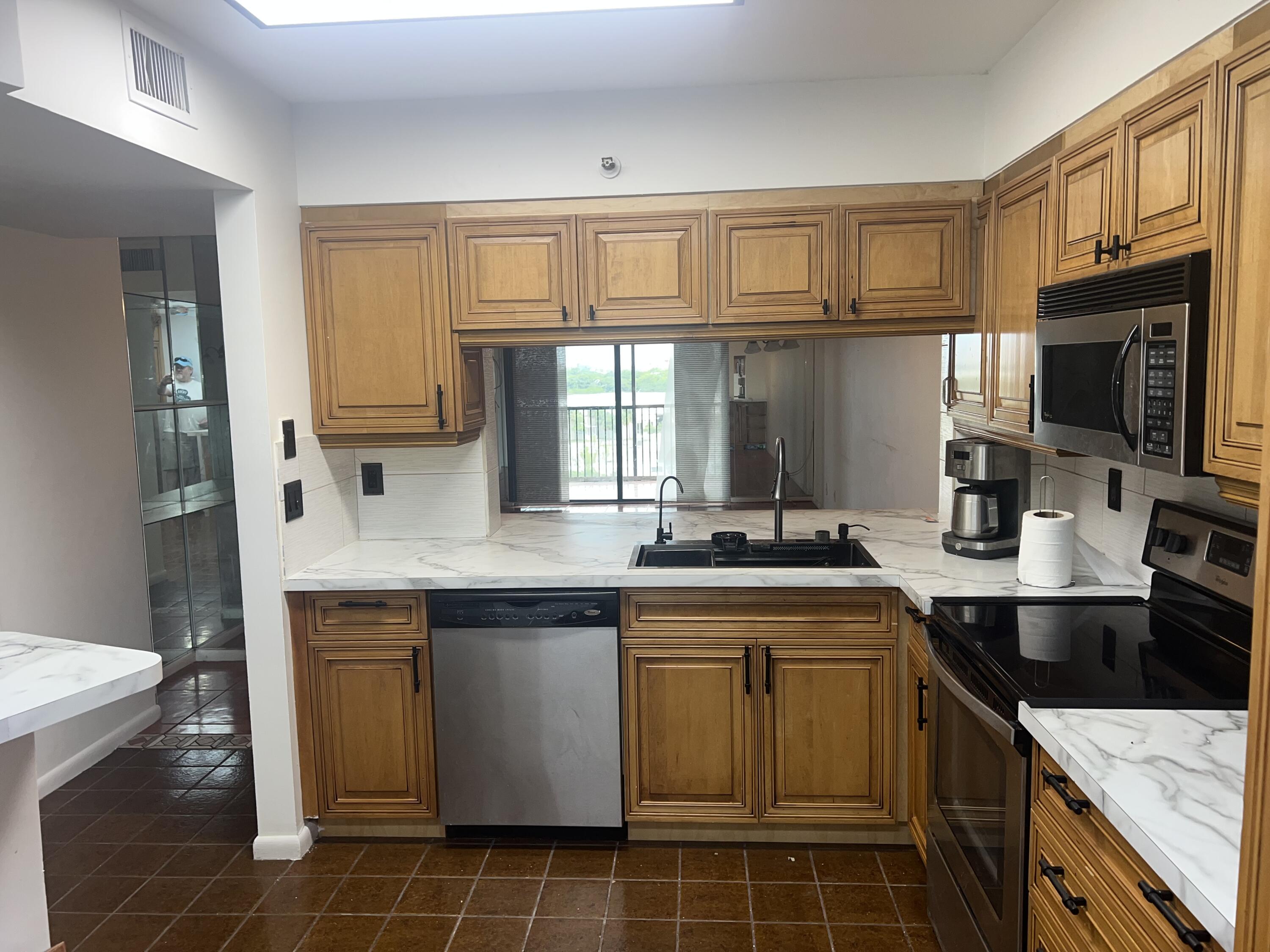 2202 S CYPRESS BEND Drive # 801 — Photo 4