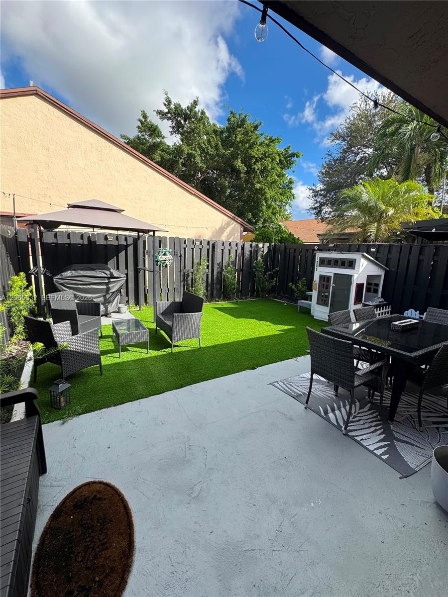 11083 NW 38th Pl — Photo 4