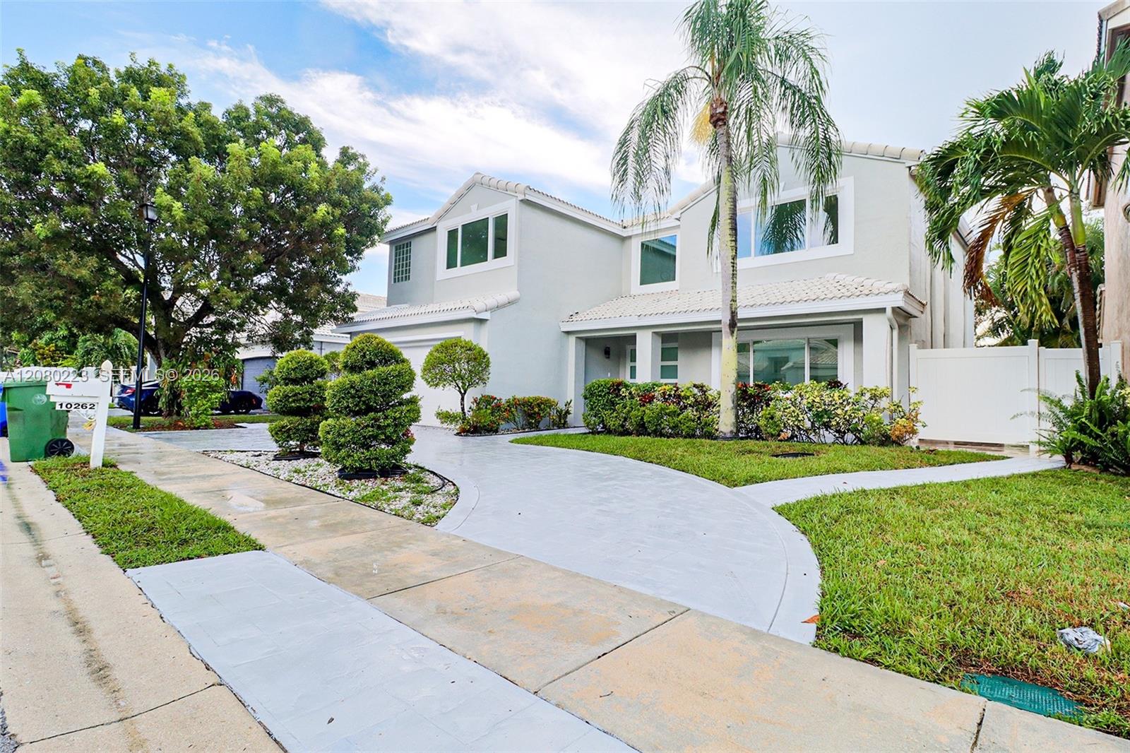 10262 SW 9th Ln — Photo 2