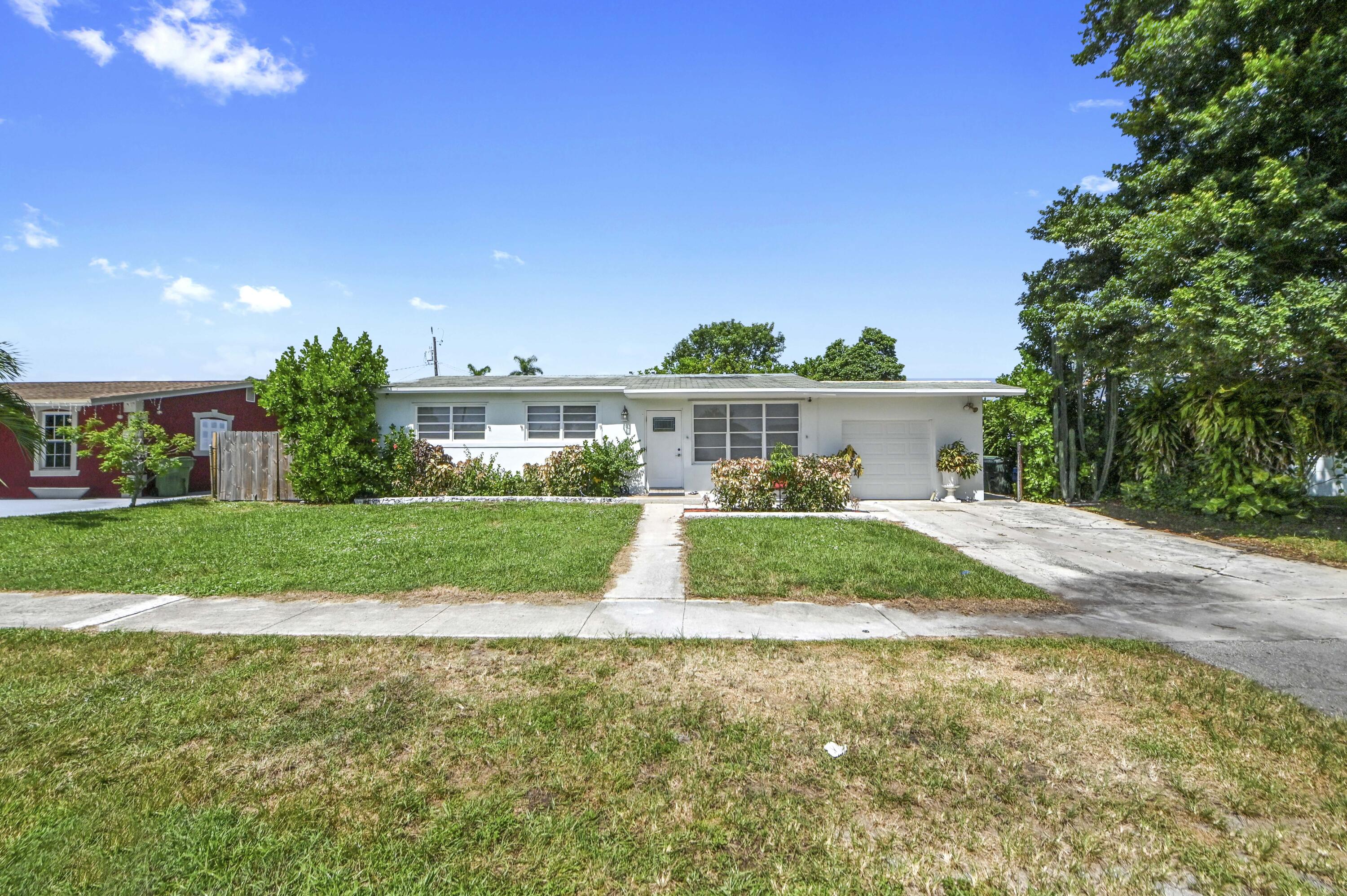 149 Cayman Drive, Palm Springs FL 33461