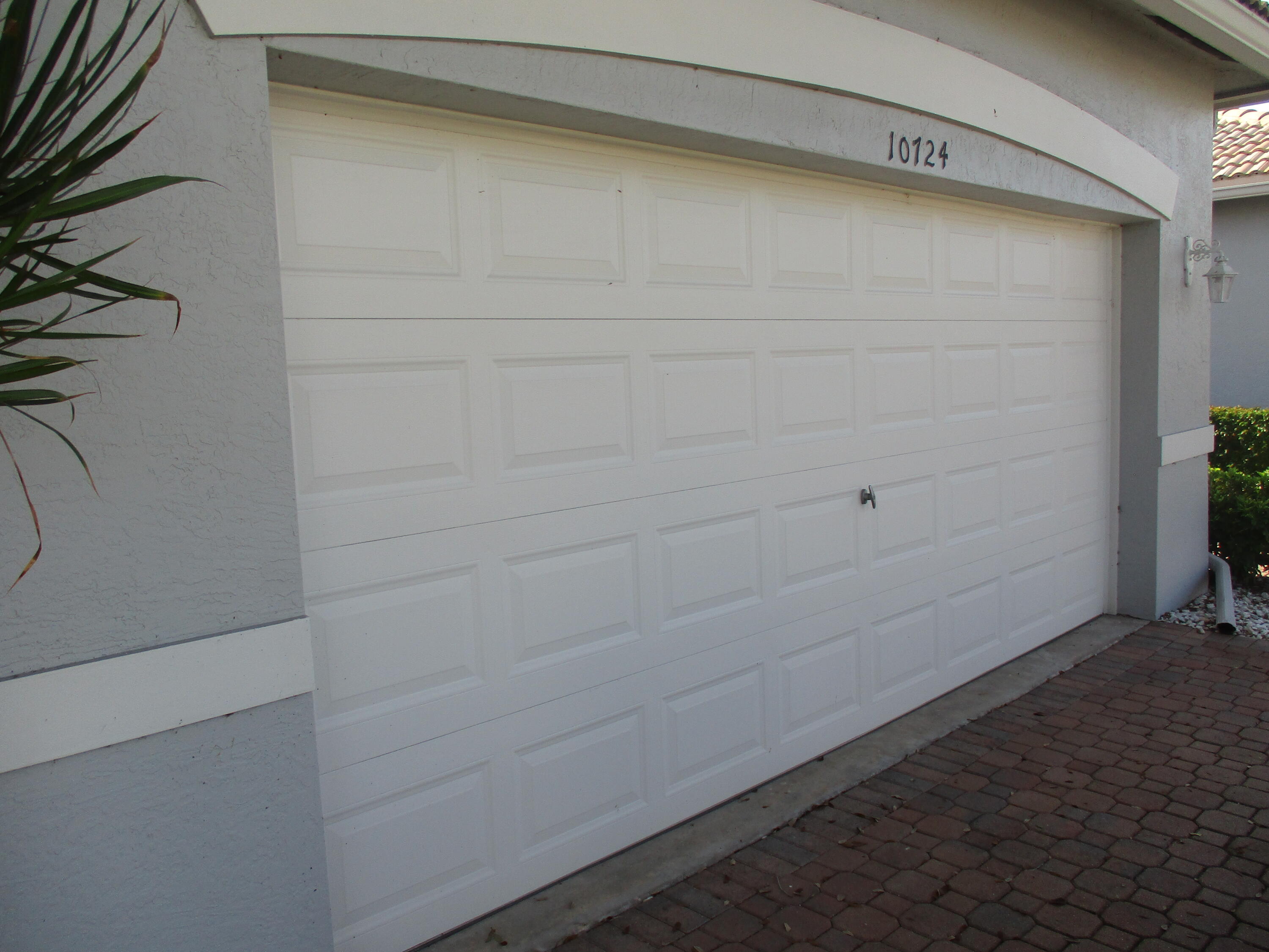 10724 ROYAL CARIBBEAN Circle — Photo 4
