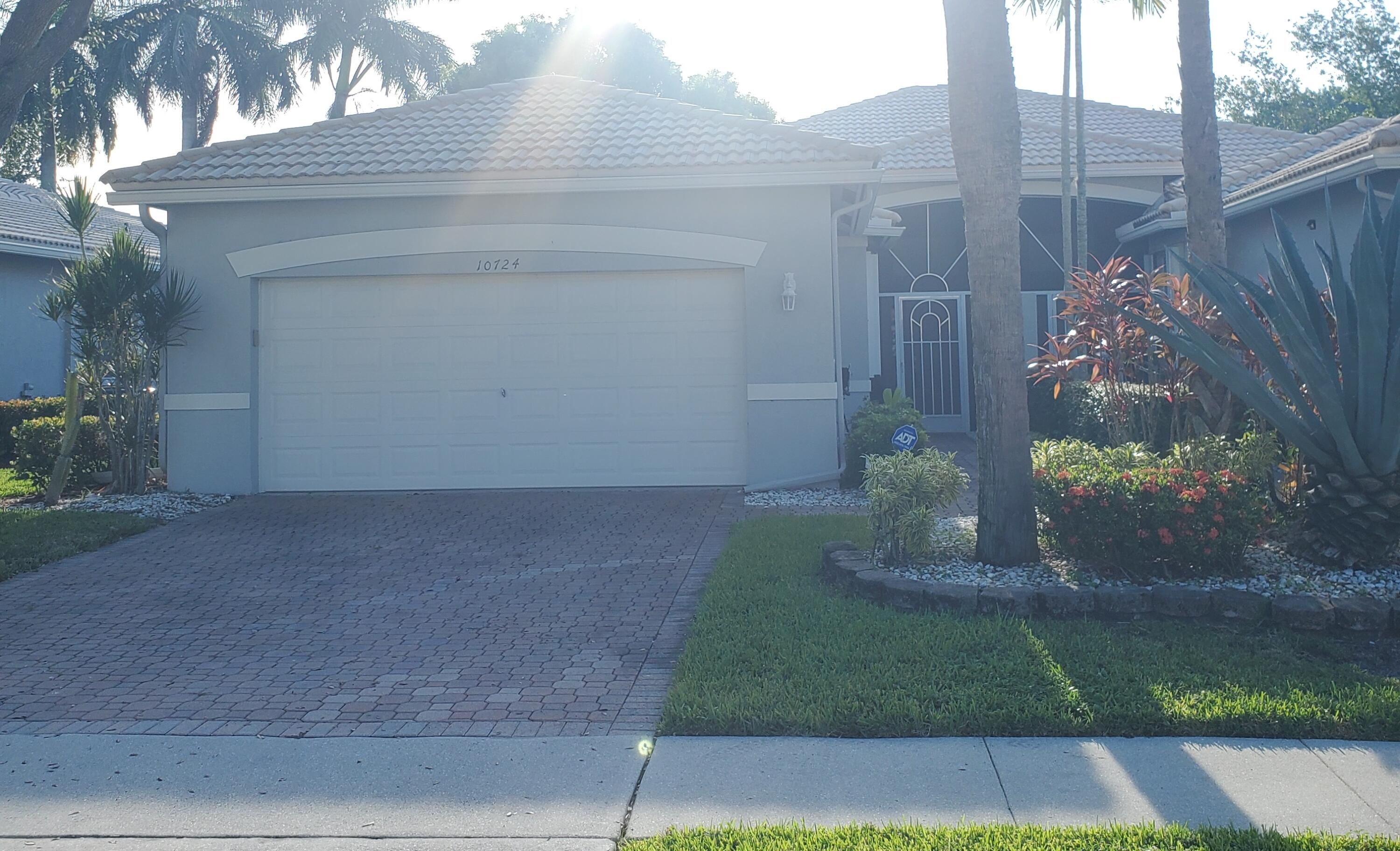 10724 ROYAL CARIBBEAN Circle — Photo 3
