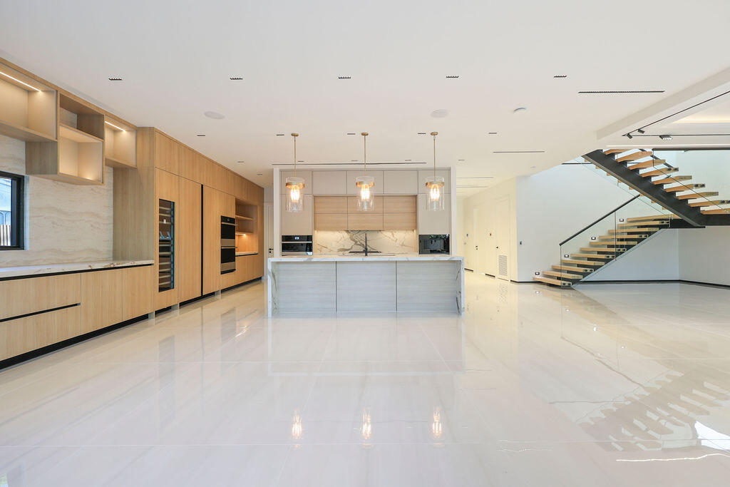 728 NE 17th Terrace — Photo 5