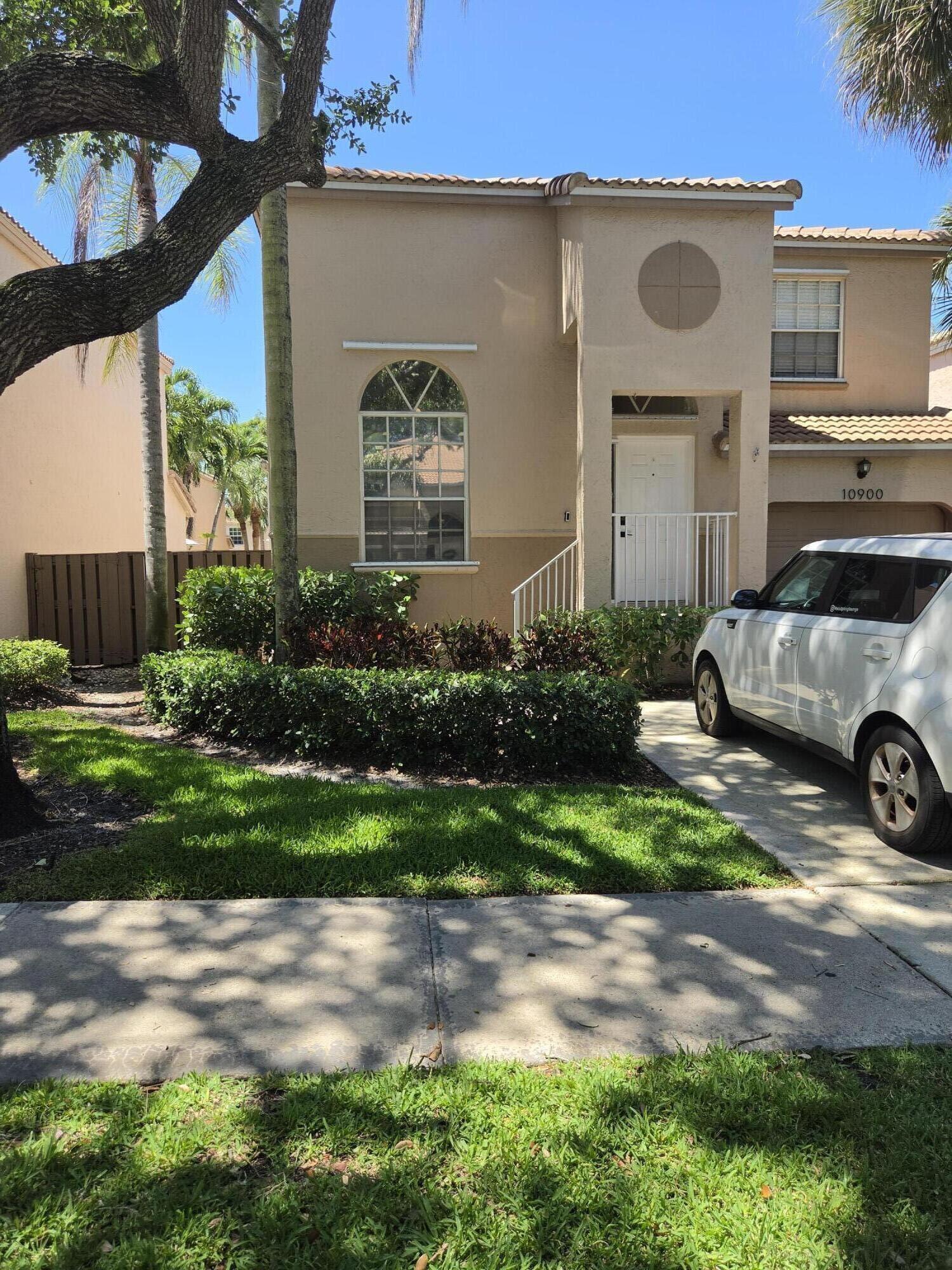 10900 NW 12th Drive, Plantation FL 33322