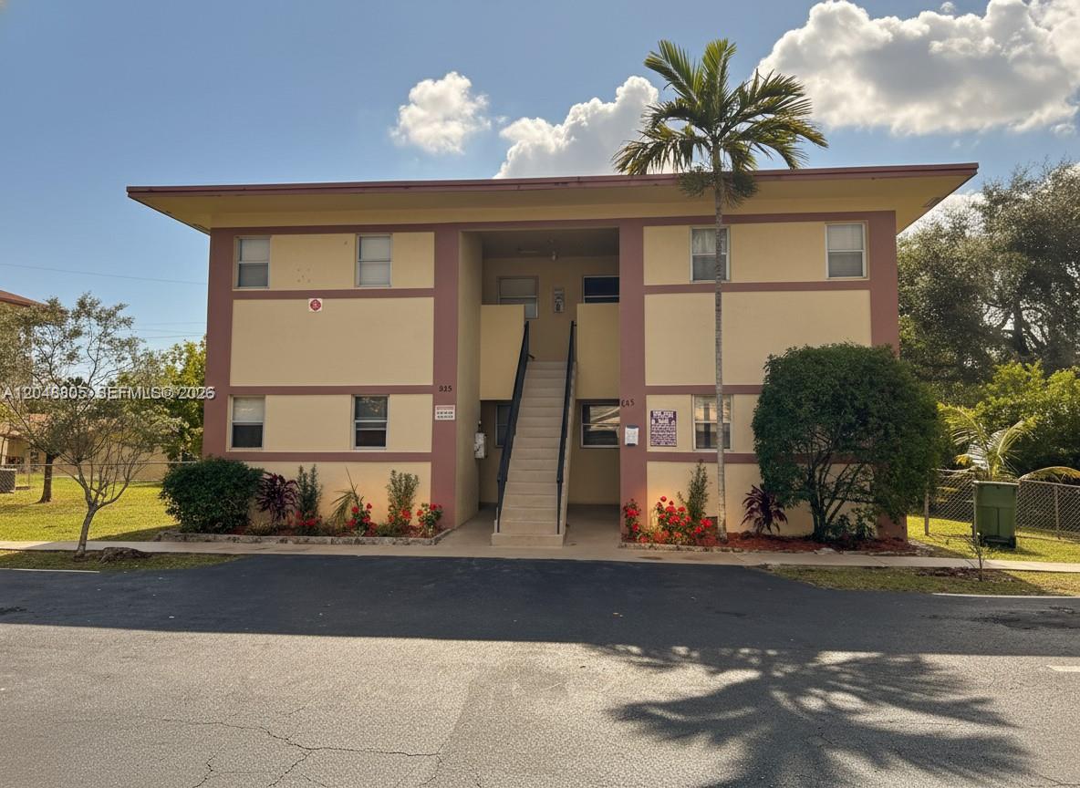 825 SW 10th St # C, Hallandale Beach FL 33009